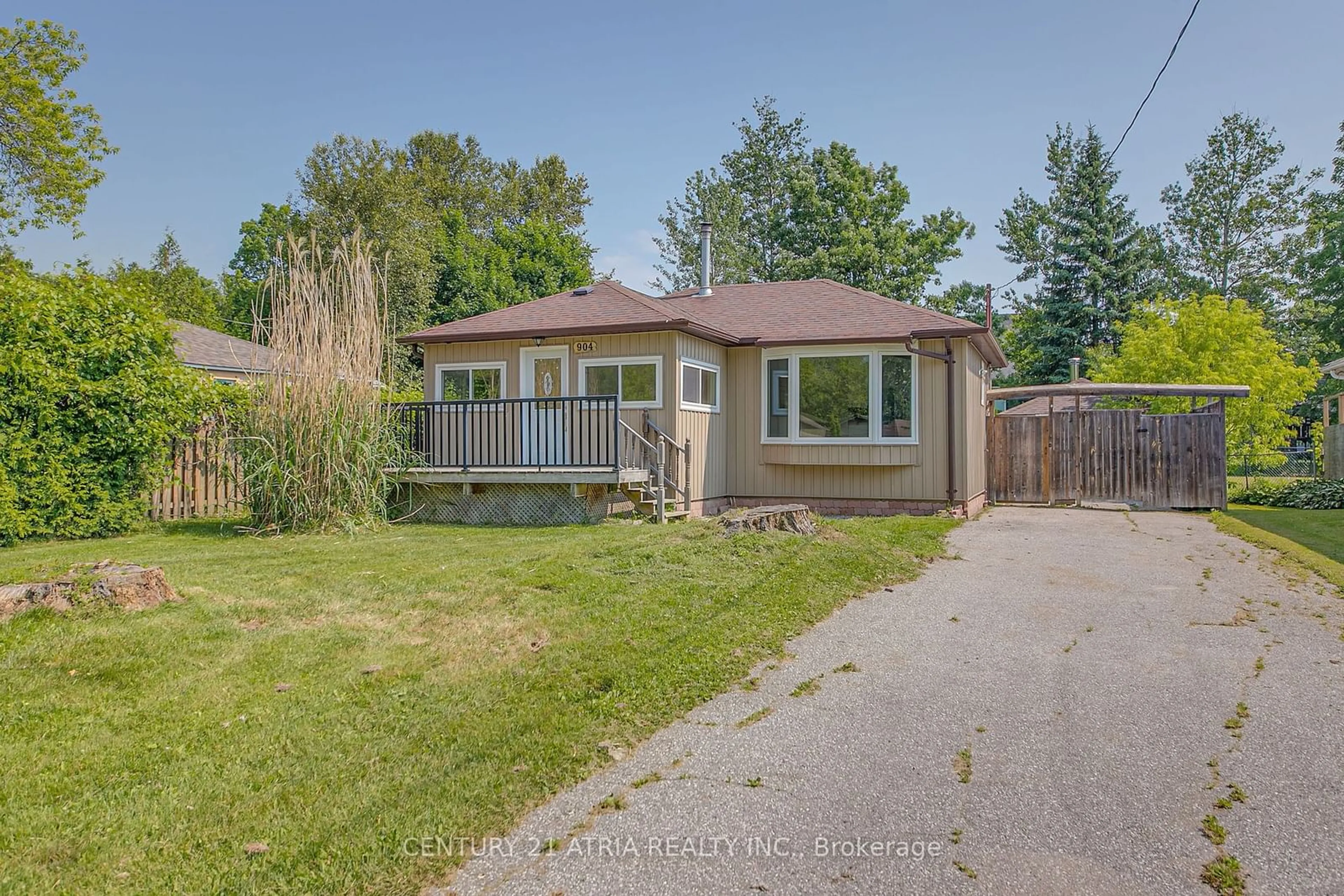 Frontside or backside of a home, the fenced backyard for 904 Maplewood Dr, Innisfil Ontario L9S 1Y7