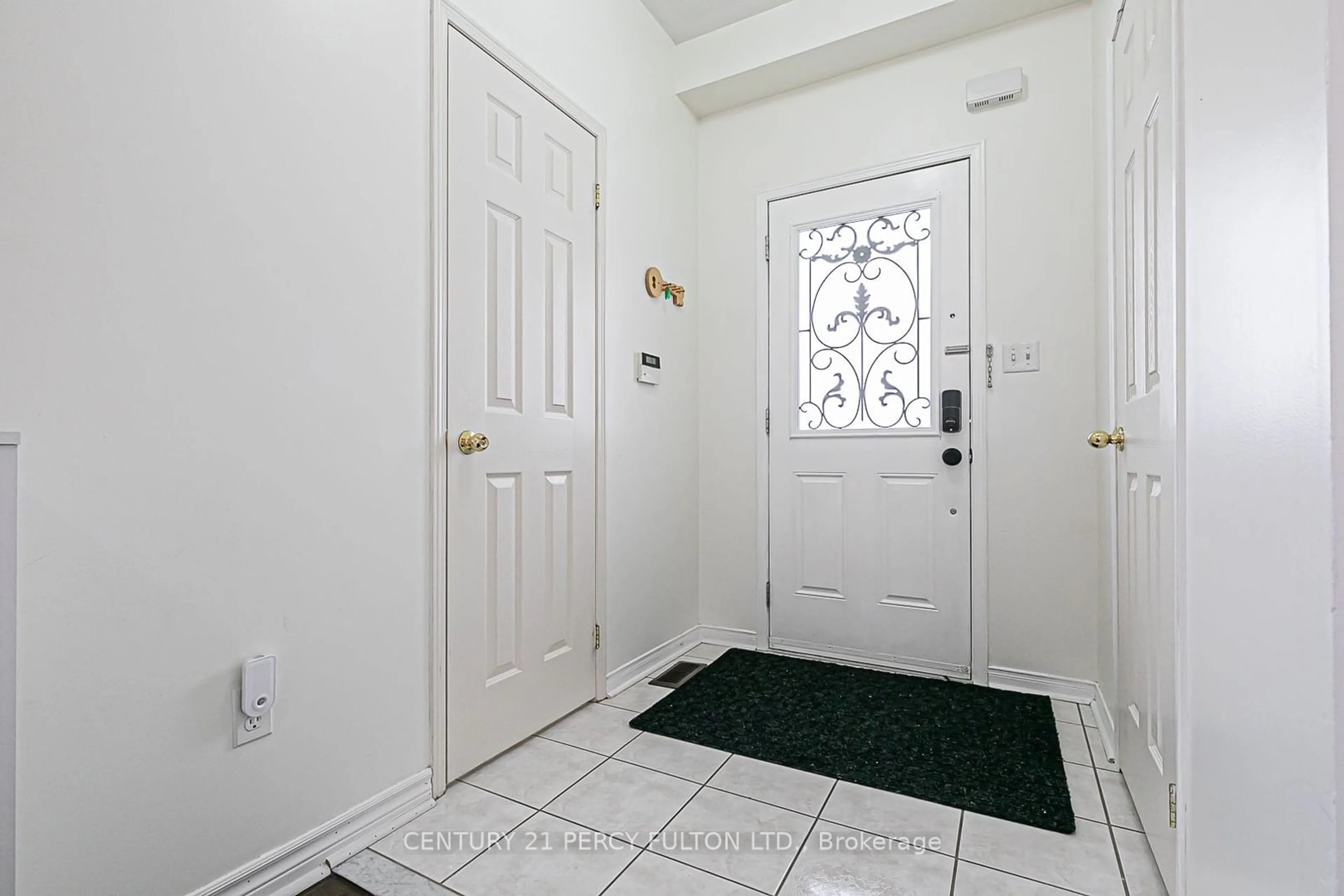 Indoor entryway, not visible floor for 208 Penndutch Circ, Whitchurch-Stouffville Ontario L4A 0N9