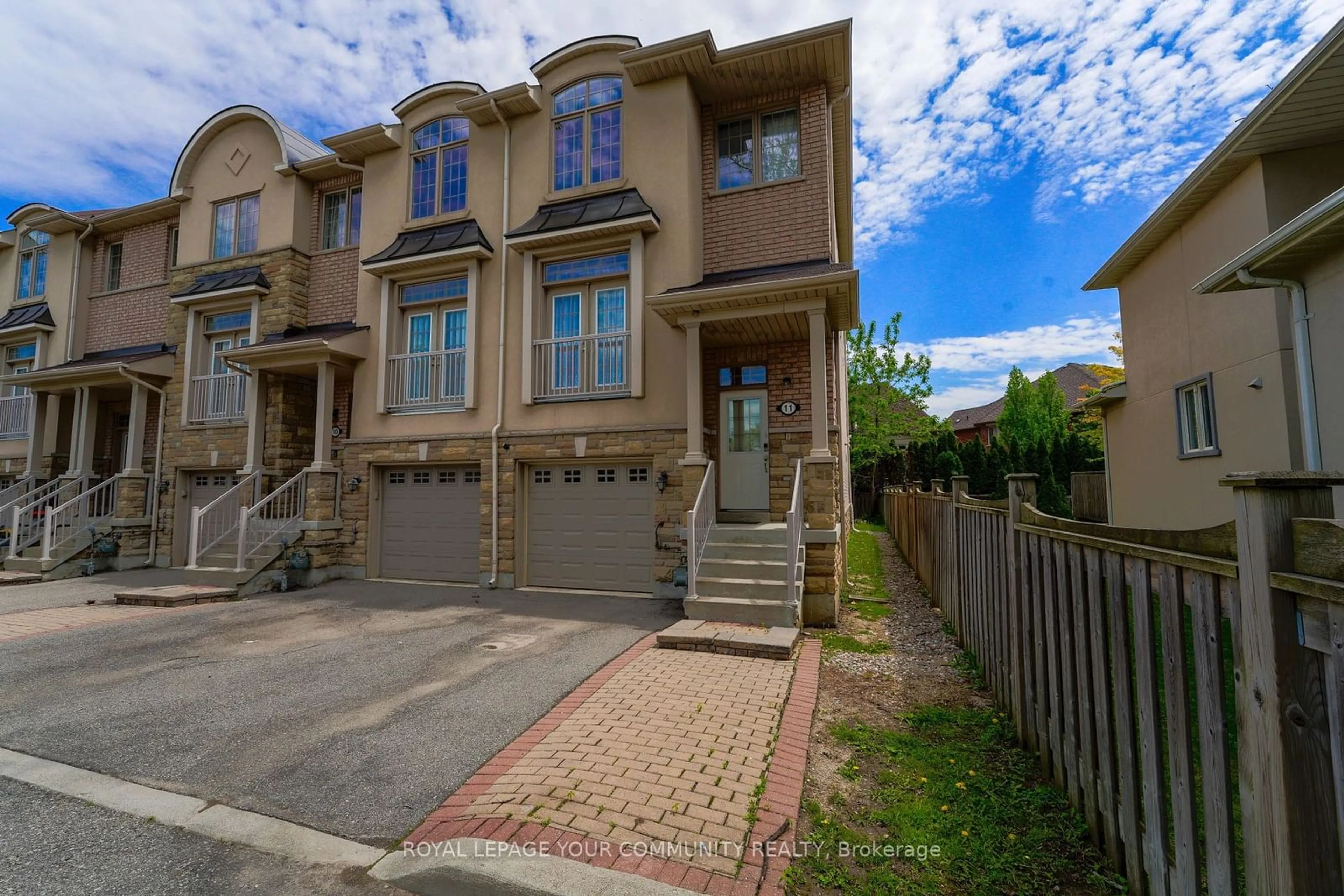 A pic from exterior of the house or condo, the street view for 9205 Bathurst St #11, Richmond Hill Ontario L4C 0V9