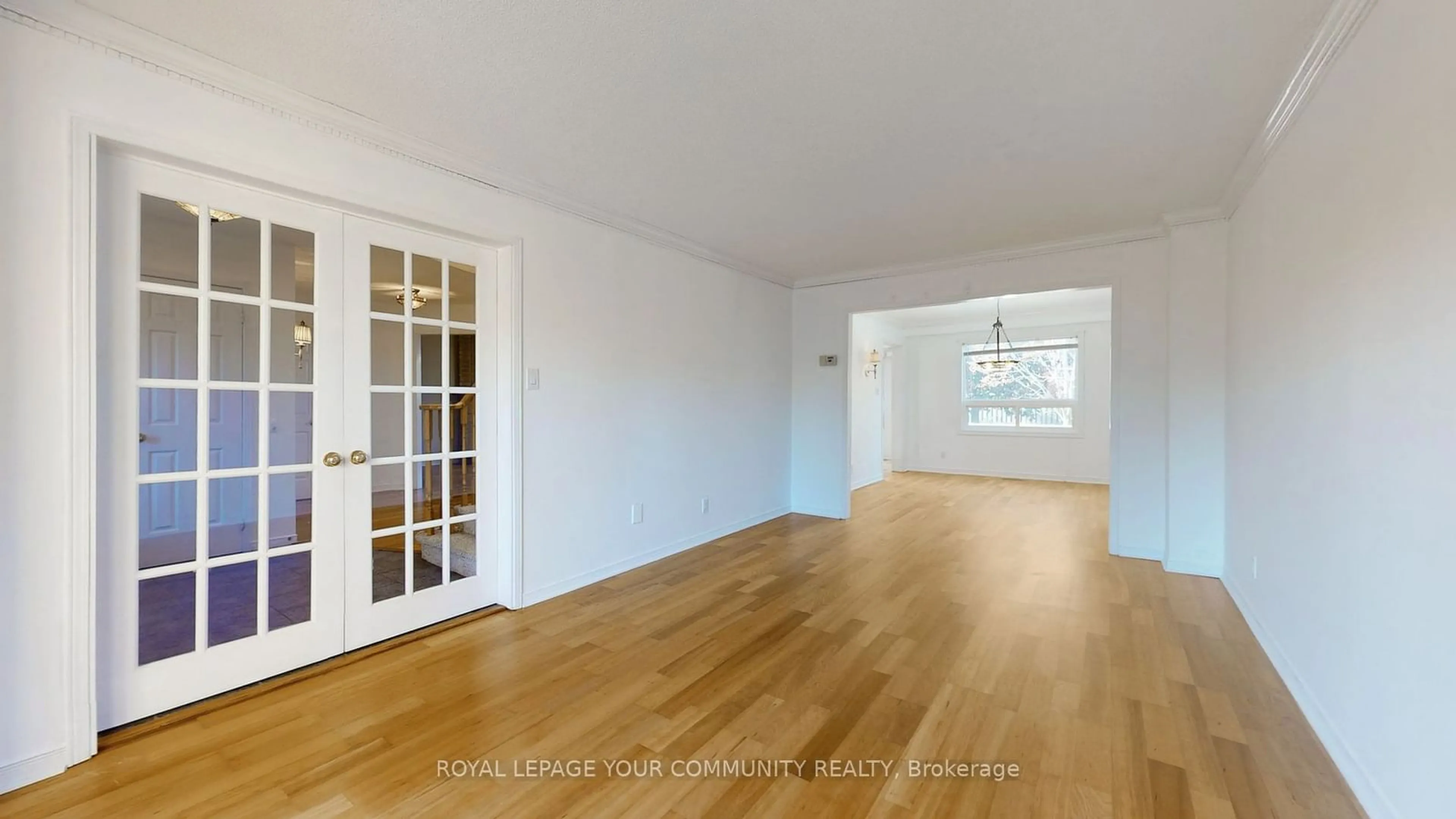 A pic of a room, wood floors for 206 Carrick Ave, Georgina Ontario L4P 3N7