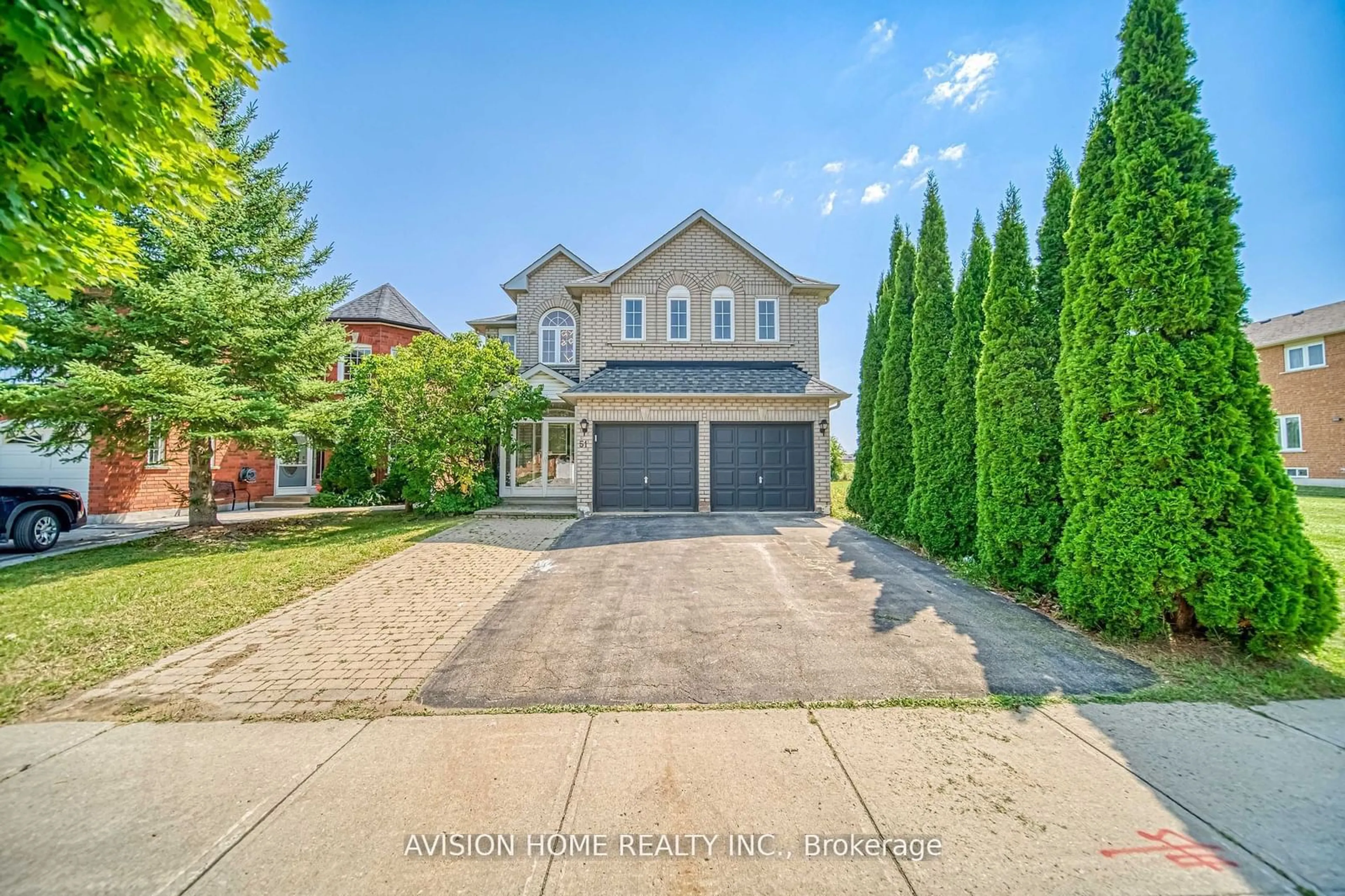 Frontside or backside of a home, the street view for 51 Farmstead Rd, Richmond Hill Ontario L4S 1W3