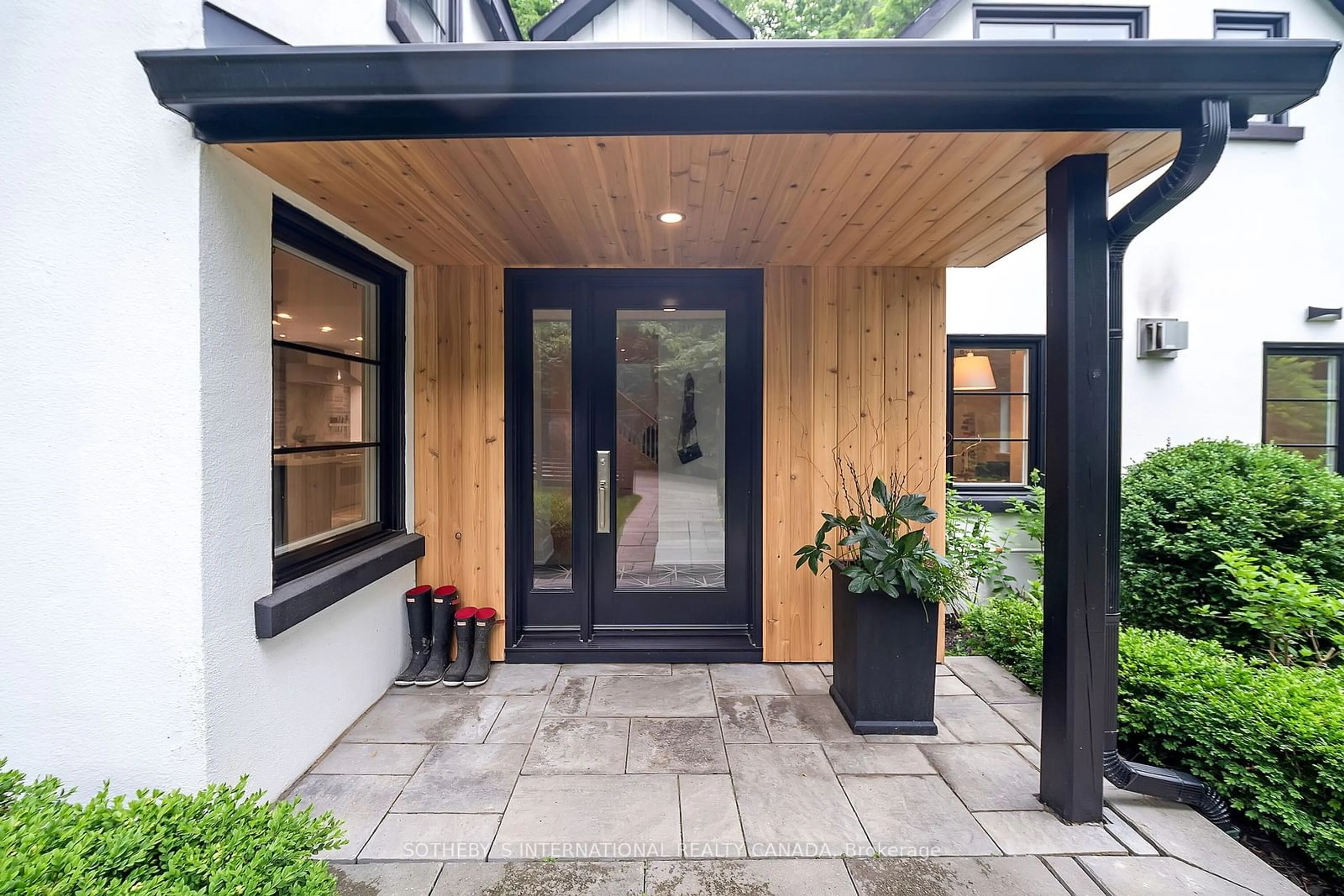 Indoor entryway, wood floors for 20 Laskay Lane, King Ontario L7B 1K4