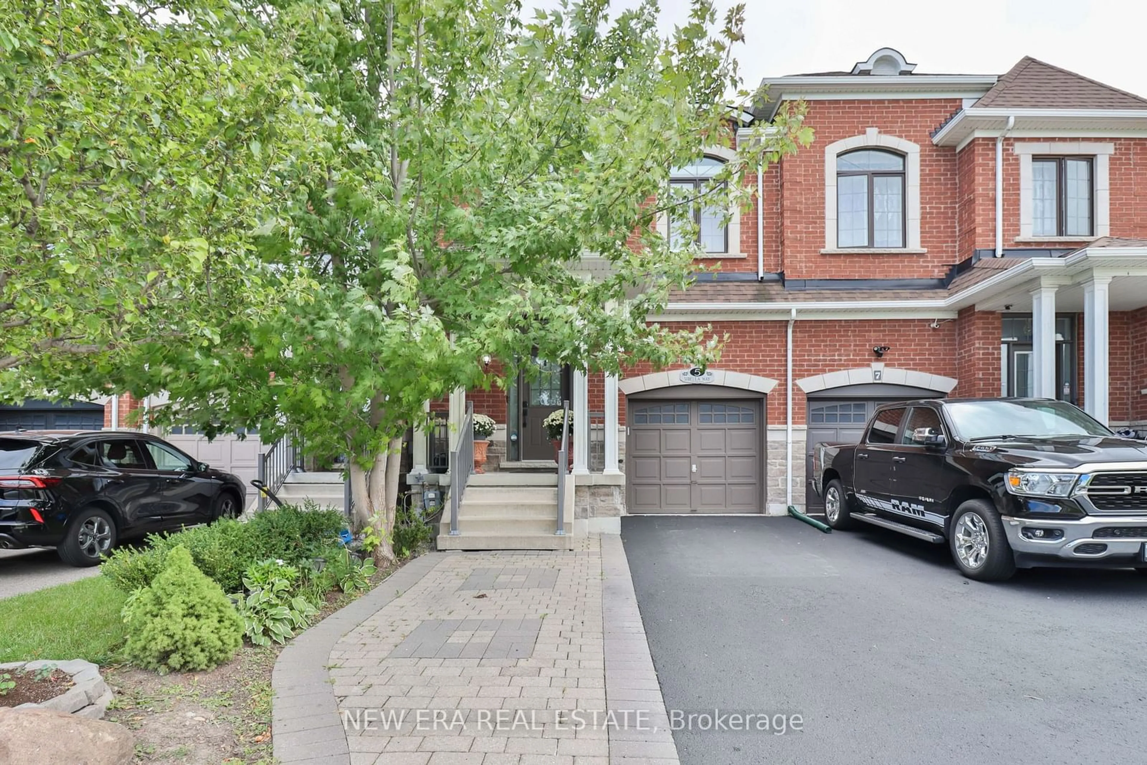 A pic from exterior of the house or condo, the street view for 5 Sibella Way, Vaughan Ontario L4H 3B6