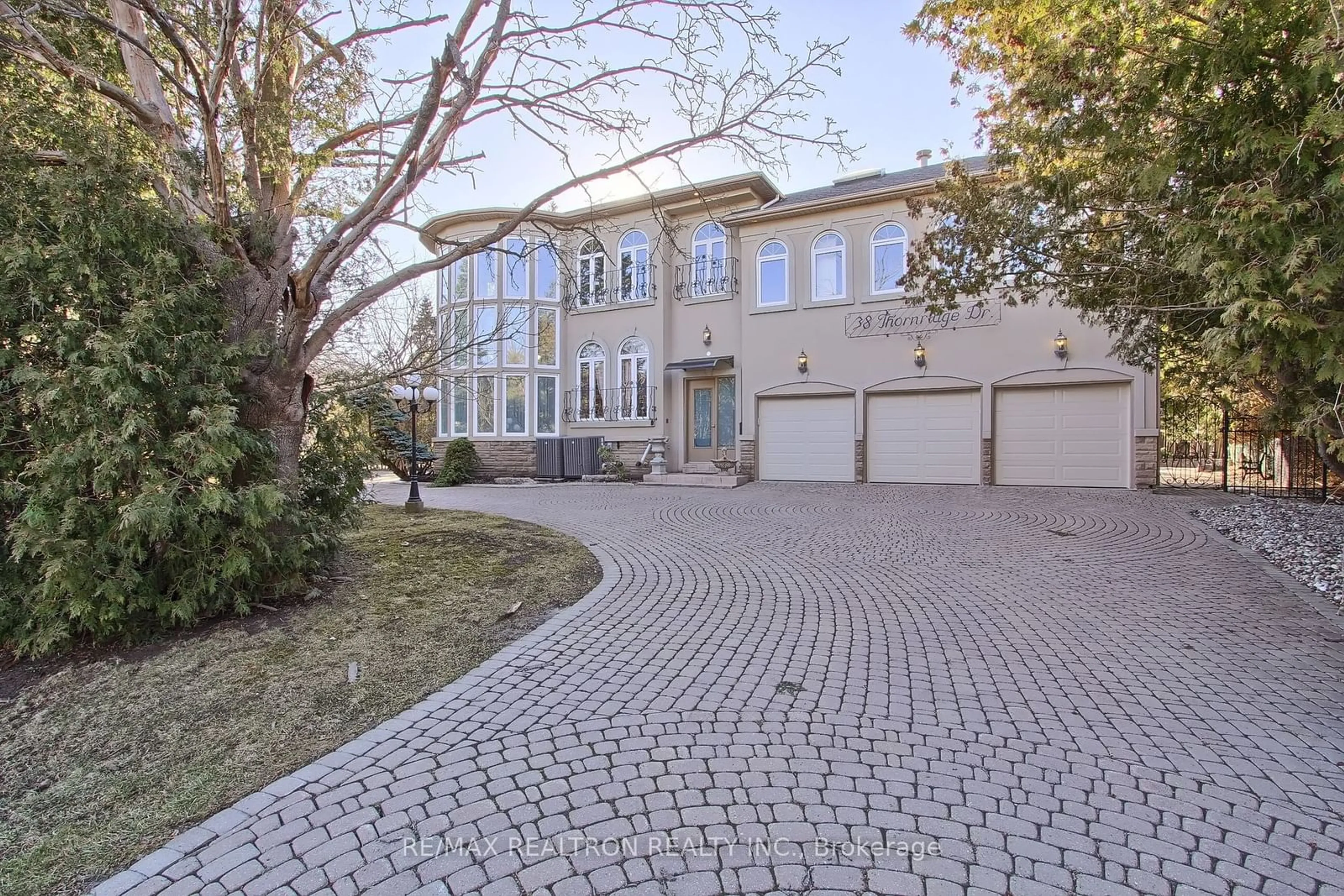 A pic from exterior of the house or condo, the street view for 38 Thornridge Dr, Vaughan Ontario L4J 1C8