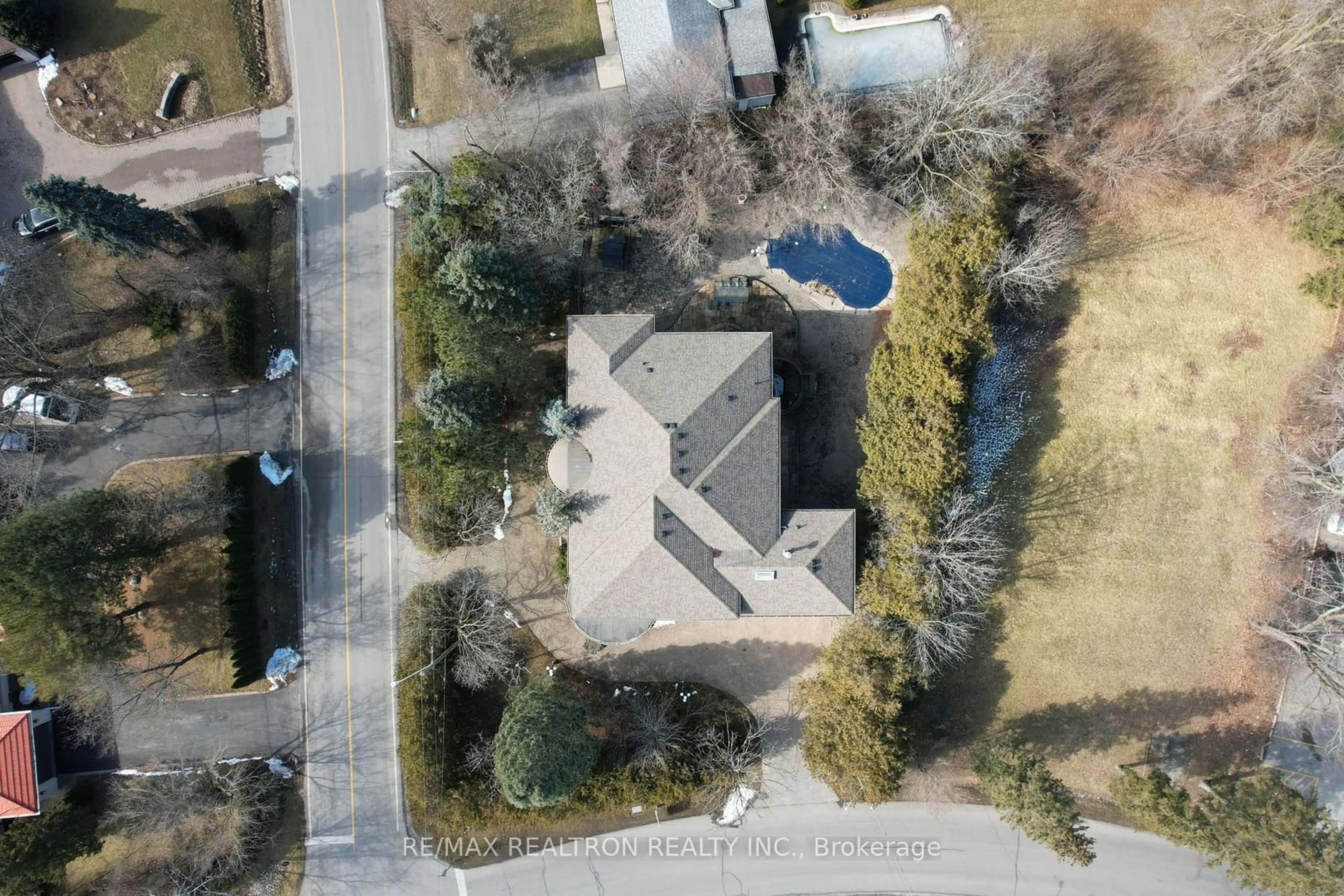 Frontside or backside of a home, the street view for 38 Thornridge Dr, Vaughan Ontario L4J 1C8