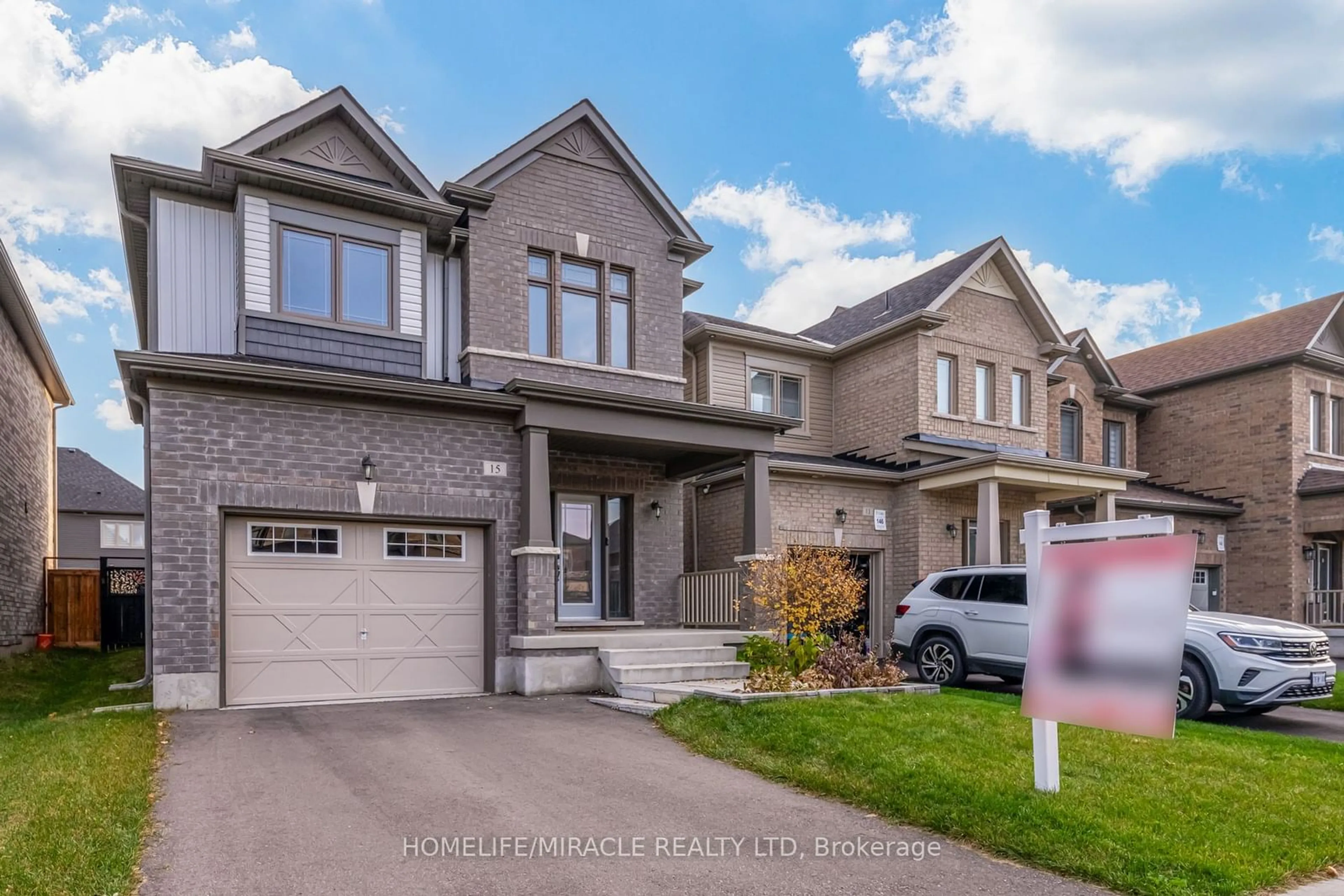 Frontside or backside of a home, the street view for 15 Peacock Tr, New Tecumseth Ontario L9R 0T7