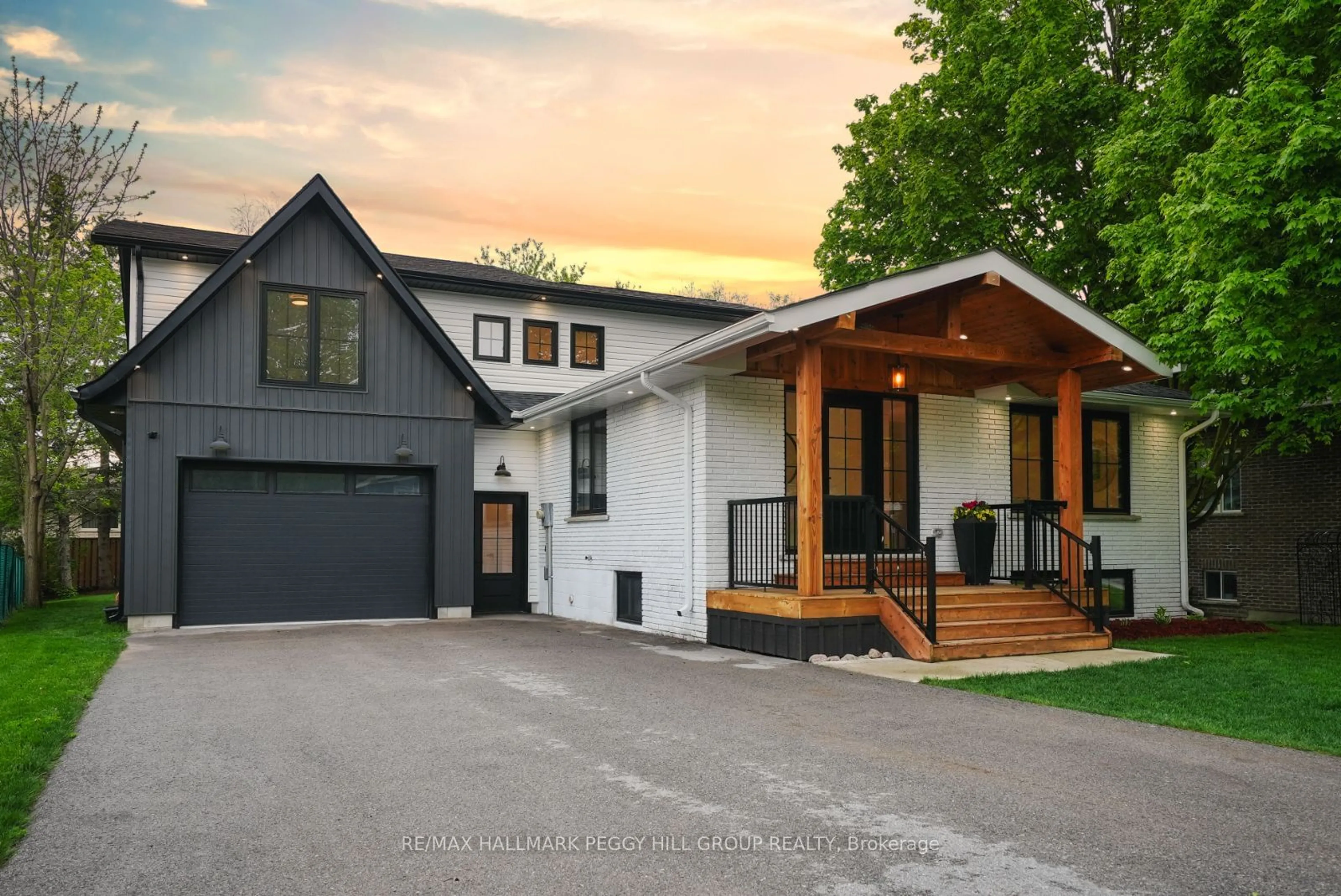 Frontside or backside of a home, cottage for 12 Centre St, Innisfil Ontario L0L 1L0