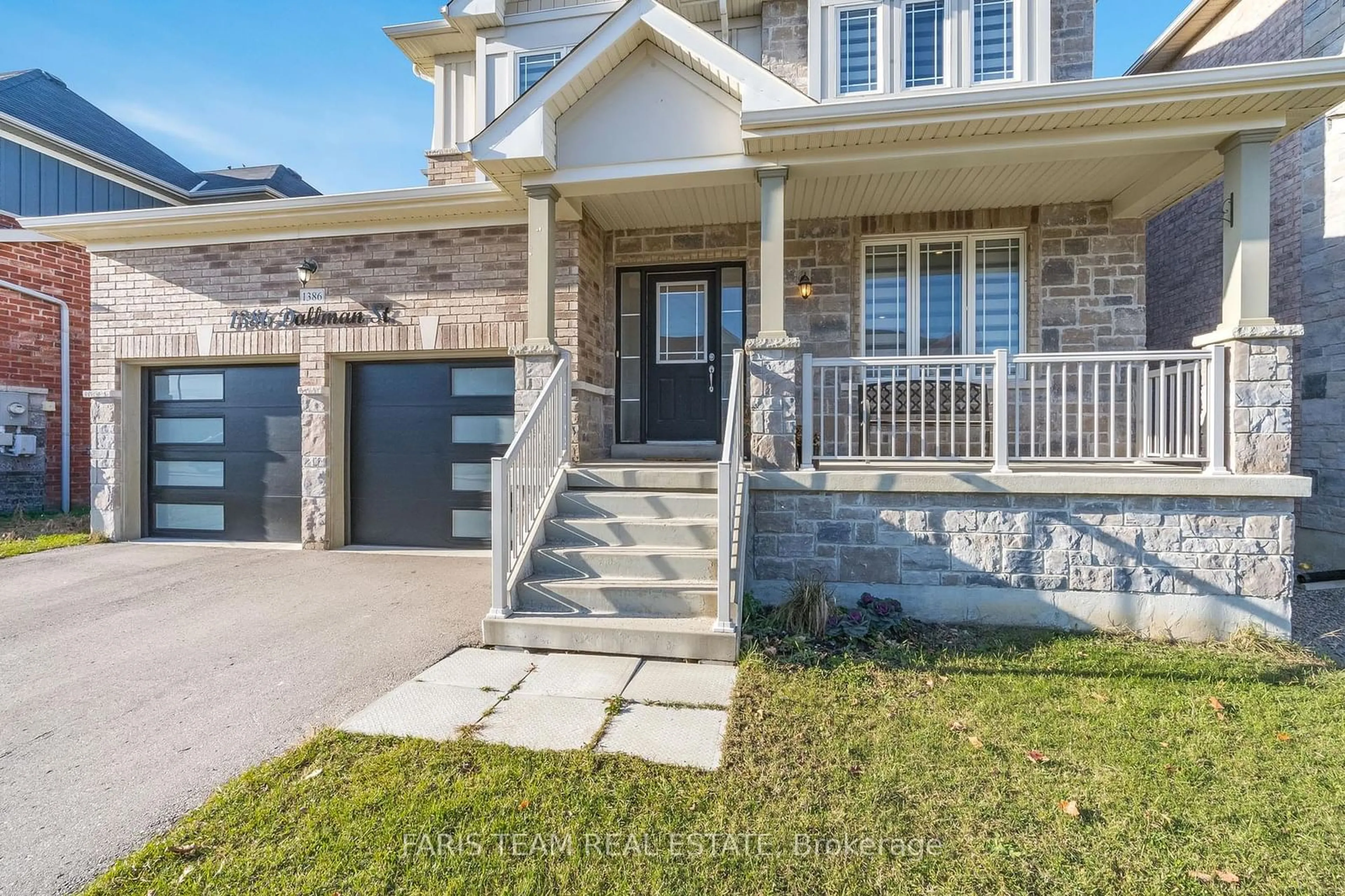 Home with brick exterior material for 1386 Dallman St, Innisfil Ontario L0L 1W0