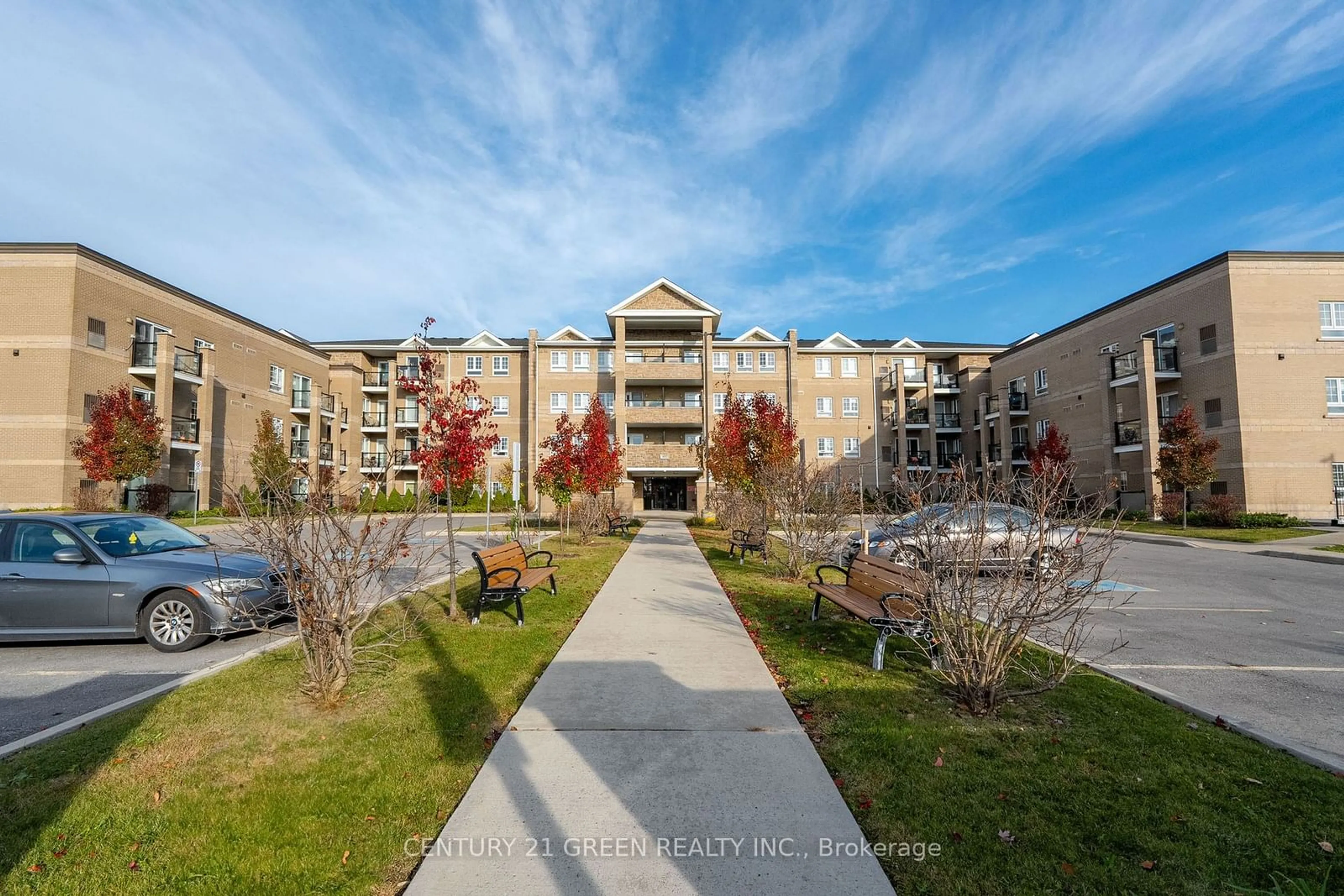 A pic from exterior of the house or condo, the front or back of building for 481 Rupert Ave #109, Whitchurch-Stouffville Ontario L4A 1Y7