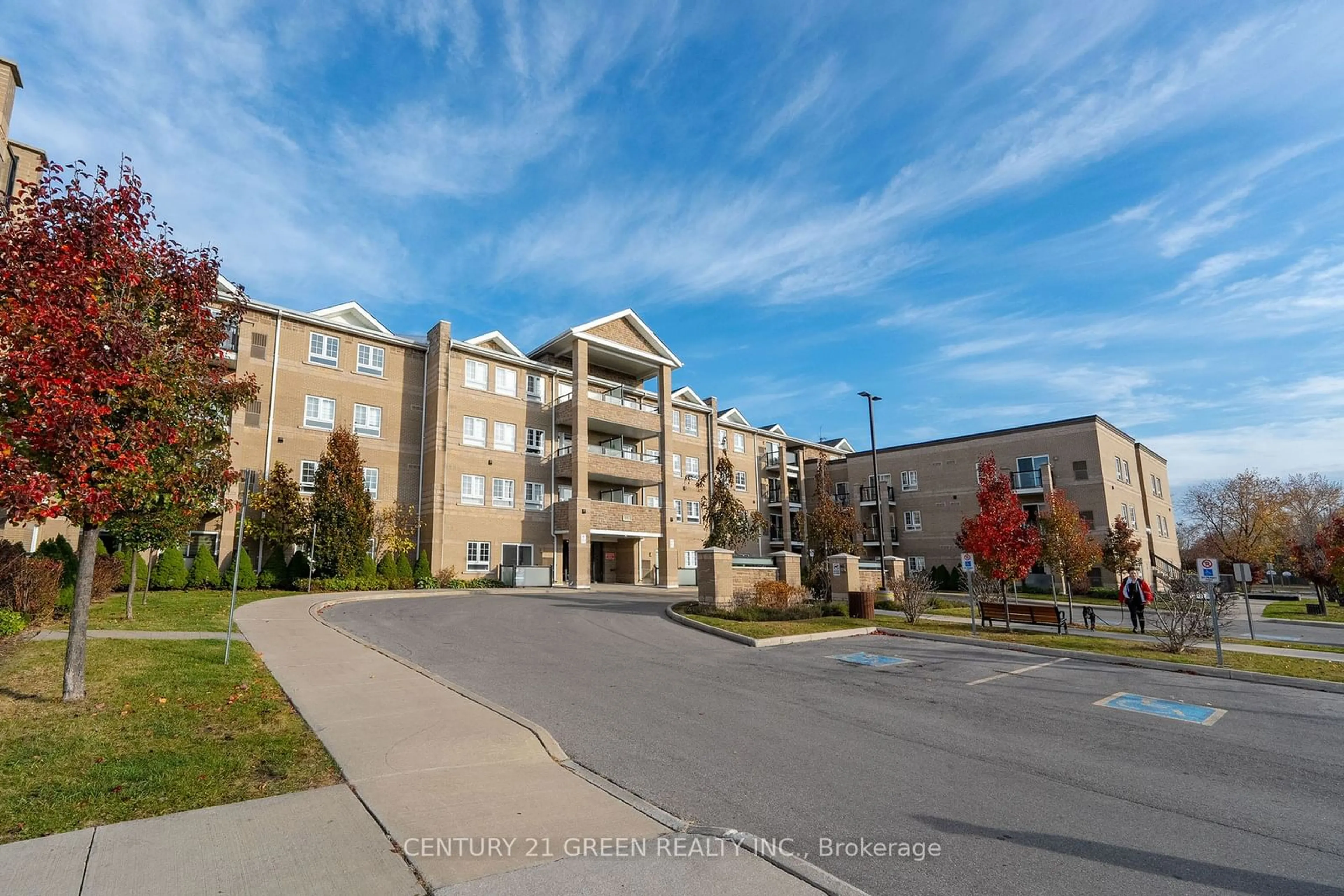 A pic from exterior of the house or condo, the front or back of building for 481 Rupert Ave #109, Whitchurch-Stouffville Ontario L4A 1Y7