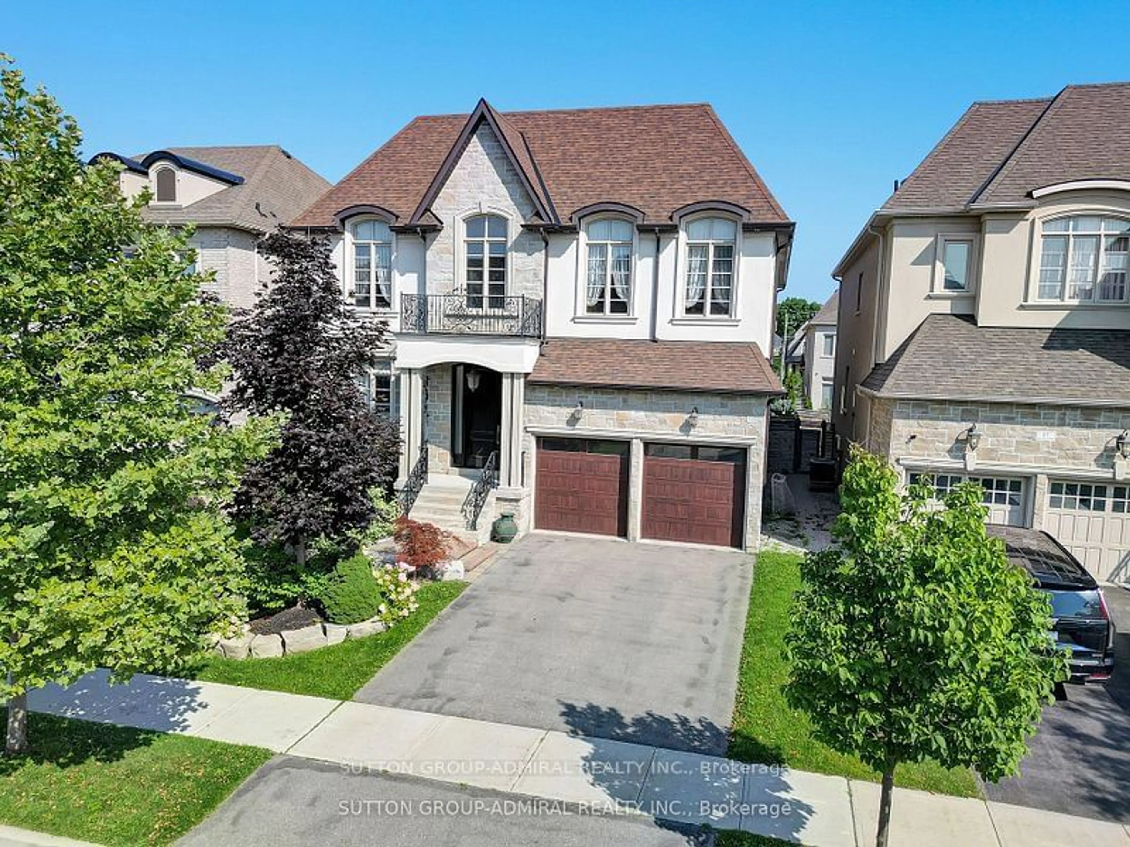 Frontside or backside of a home, the street view for 15 Day Lily Cres, Richmond Hill Ontario L4C 0W3