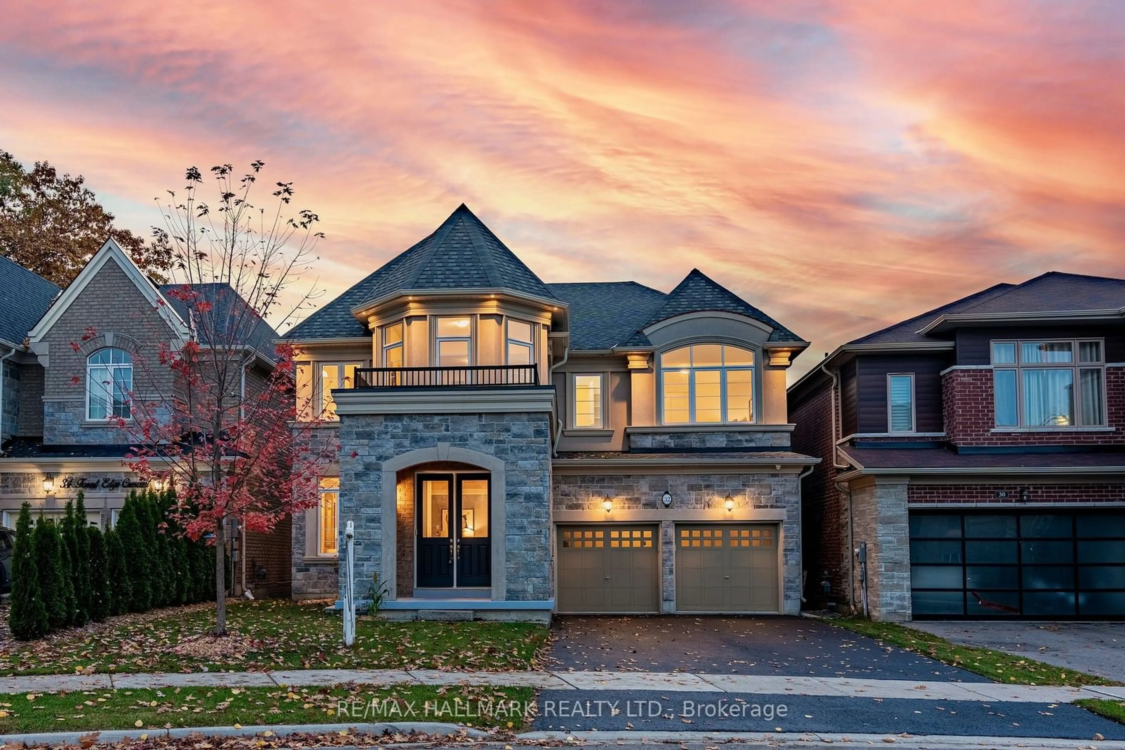 Home with brick exterior material for 32 Forest Edge Cres, East Gwillimbury Ontario L9N 0S6