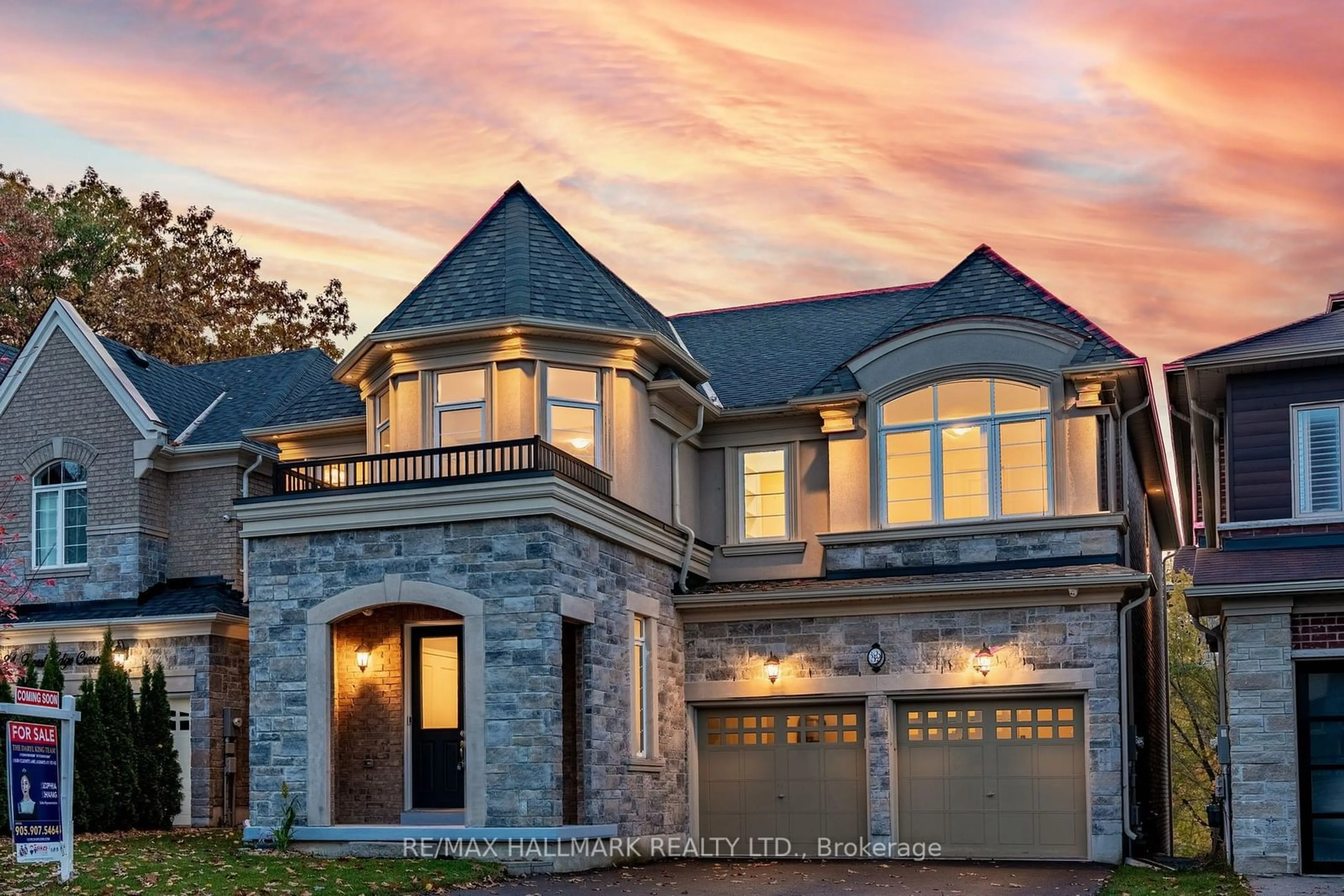 Home with brick exterior material for 32 Forest Edge Cres, East Gwillimbury Ontario L9N 0S6