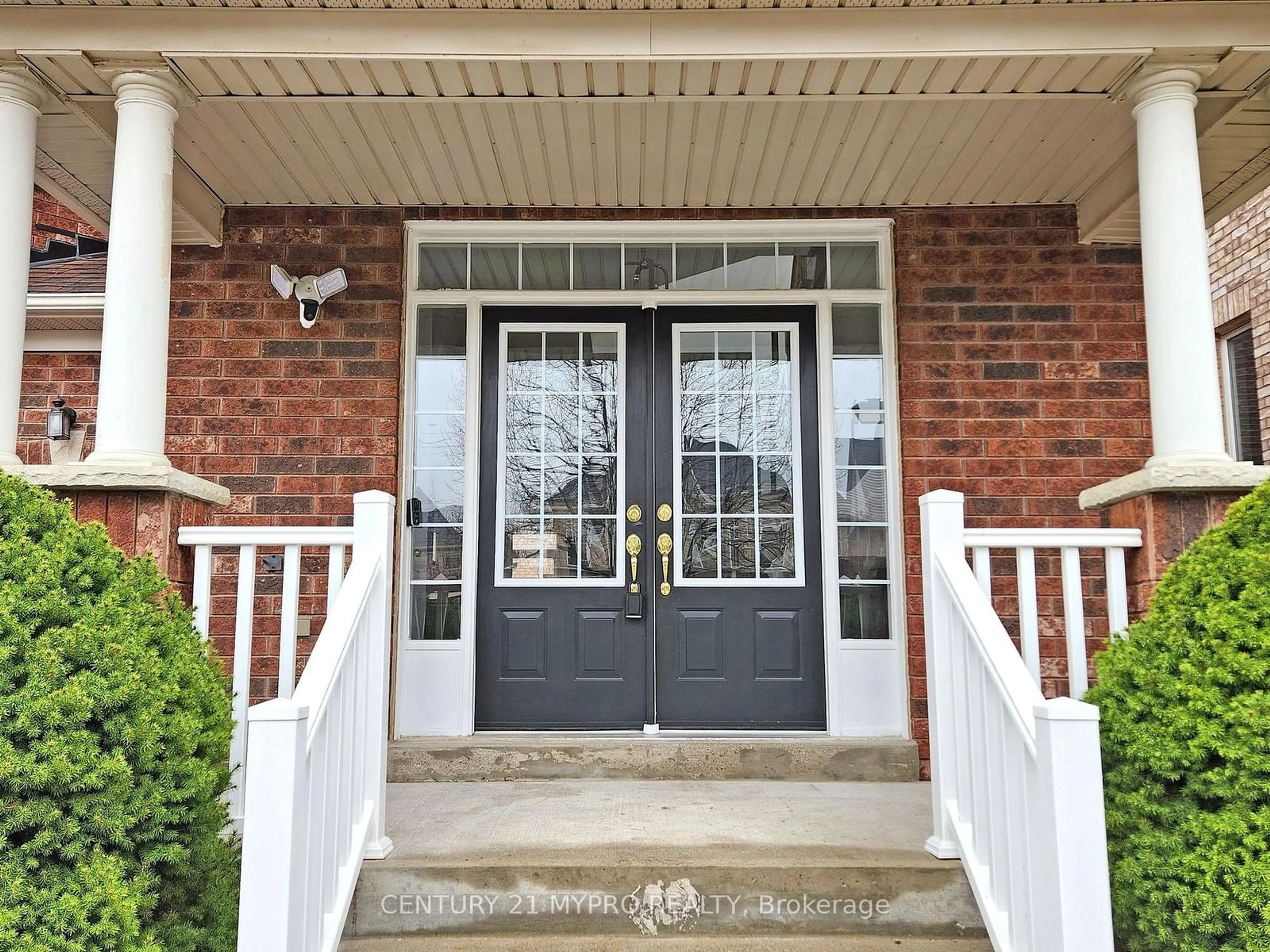 Indoor entryway, wood floors for 836 Millard St, Whitchurch-Stouffville Ontario L4A 4B6