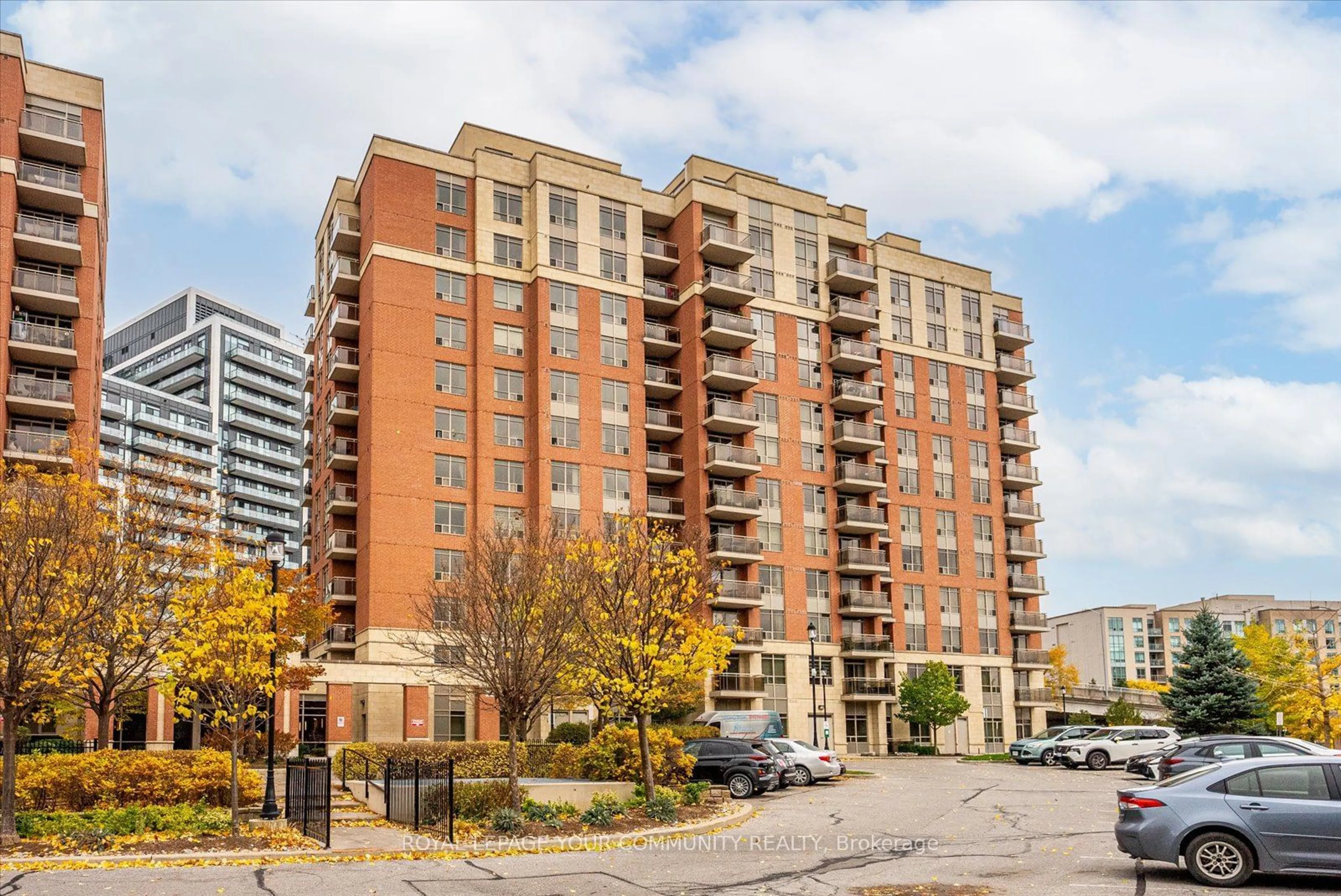 A pic from exterior of the house or condo, the front or back of building for 75 King William Cres #310, Richmond Hill Ontario L4B 0C1