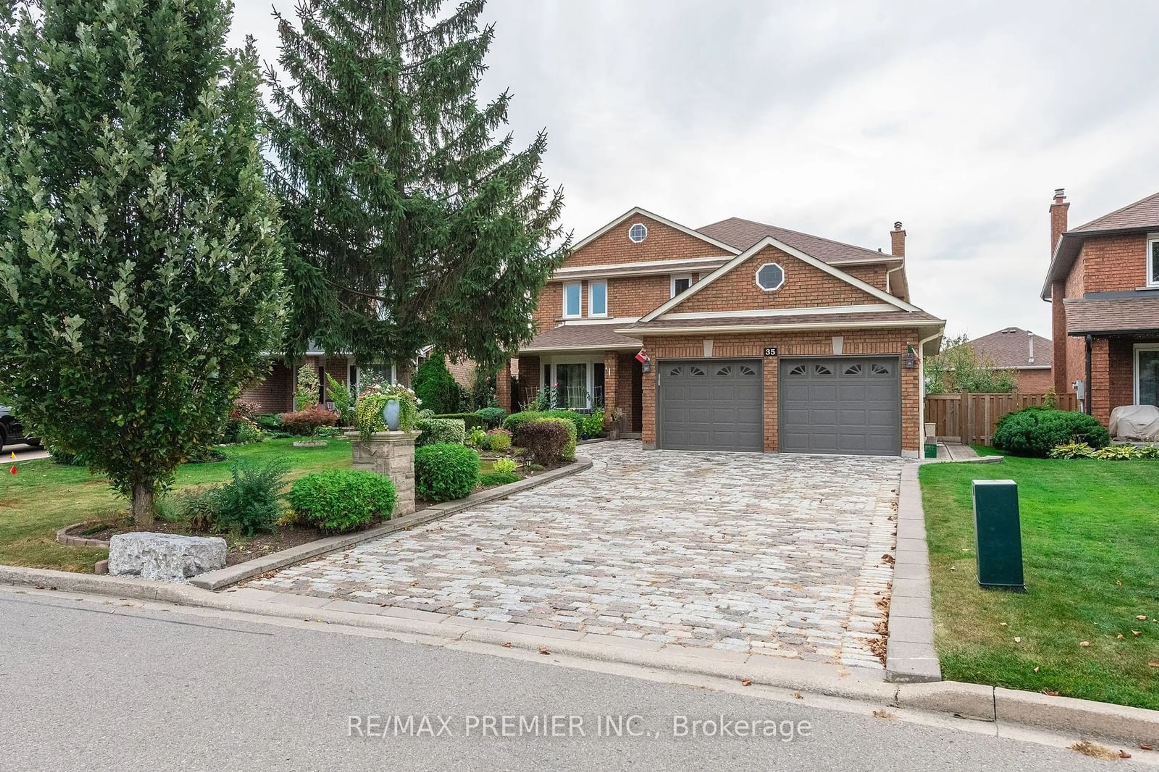 Home with brick exterior material for 35 Cristina Cres, Vaughan Ontario L4L 7X1