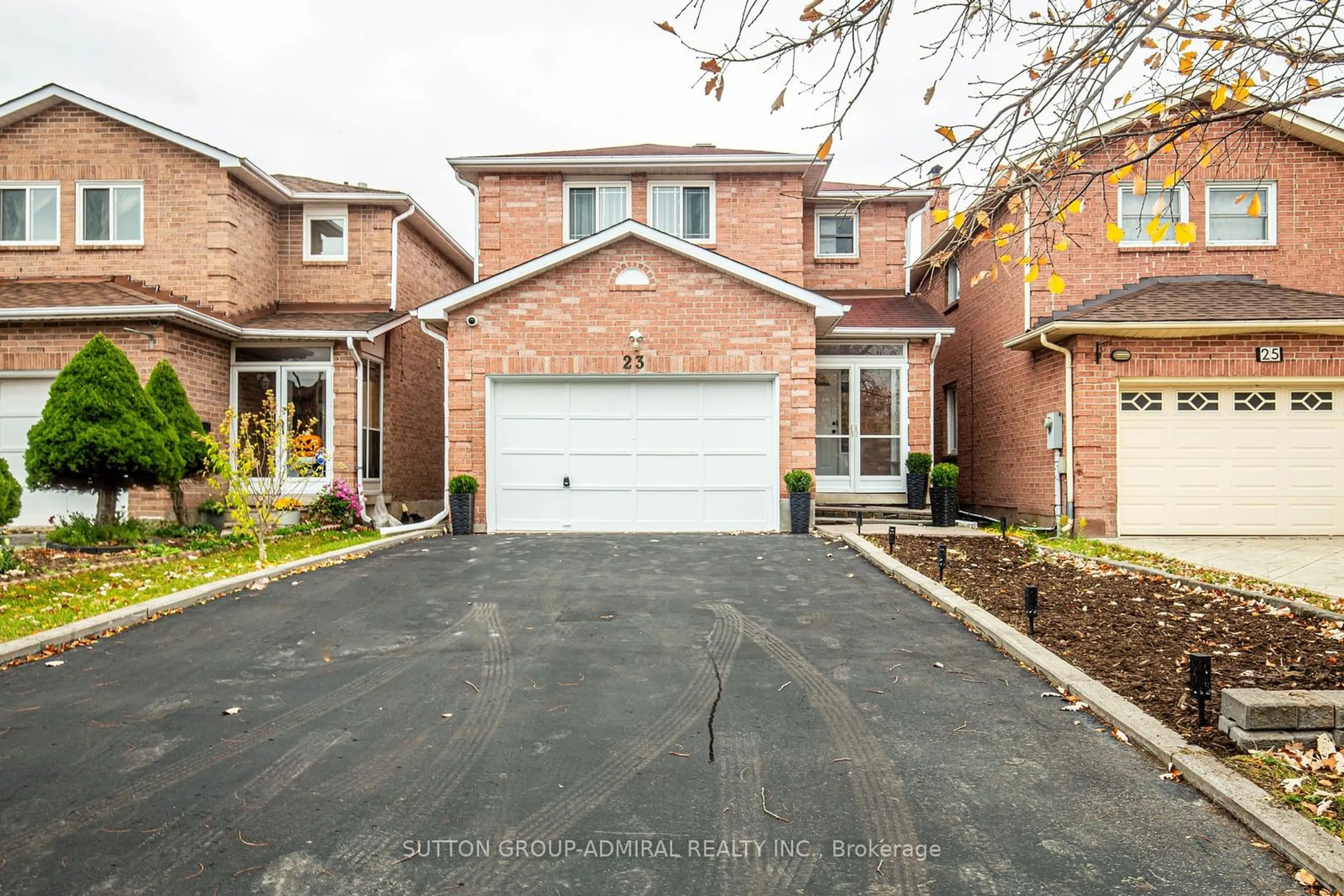 Home with brick exterior material for 23 Millbank Crt, Vaughan Ontario L4J 6B9