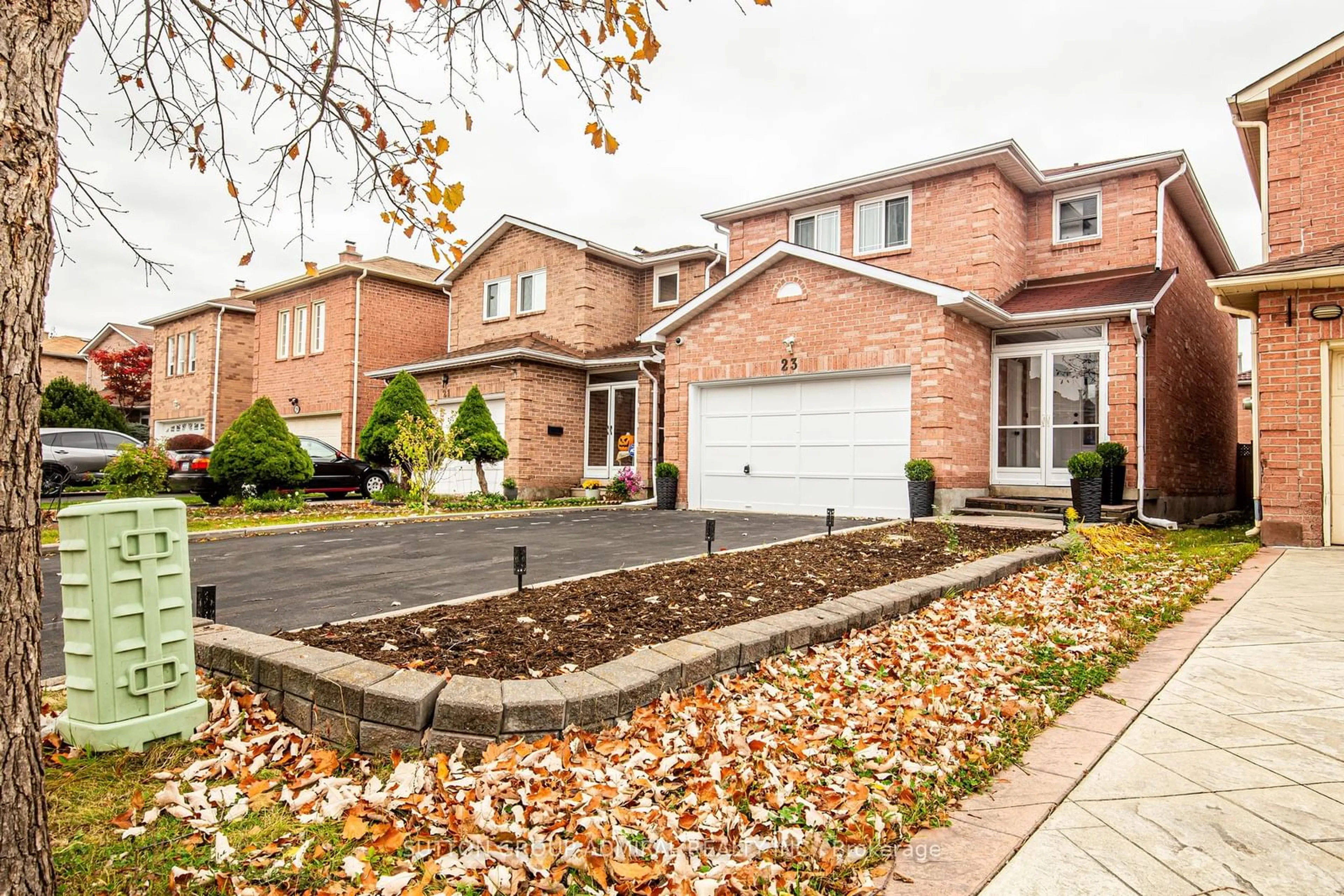 Home with brick exterior material for 23 Millbank Crt, Vaughan Ontario L4J 6B9