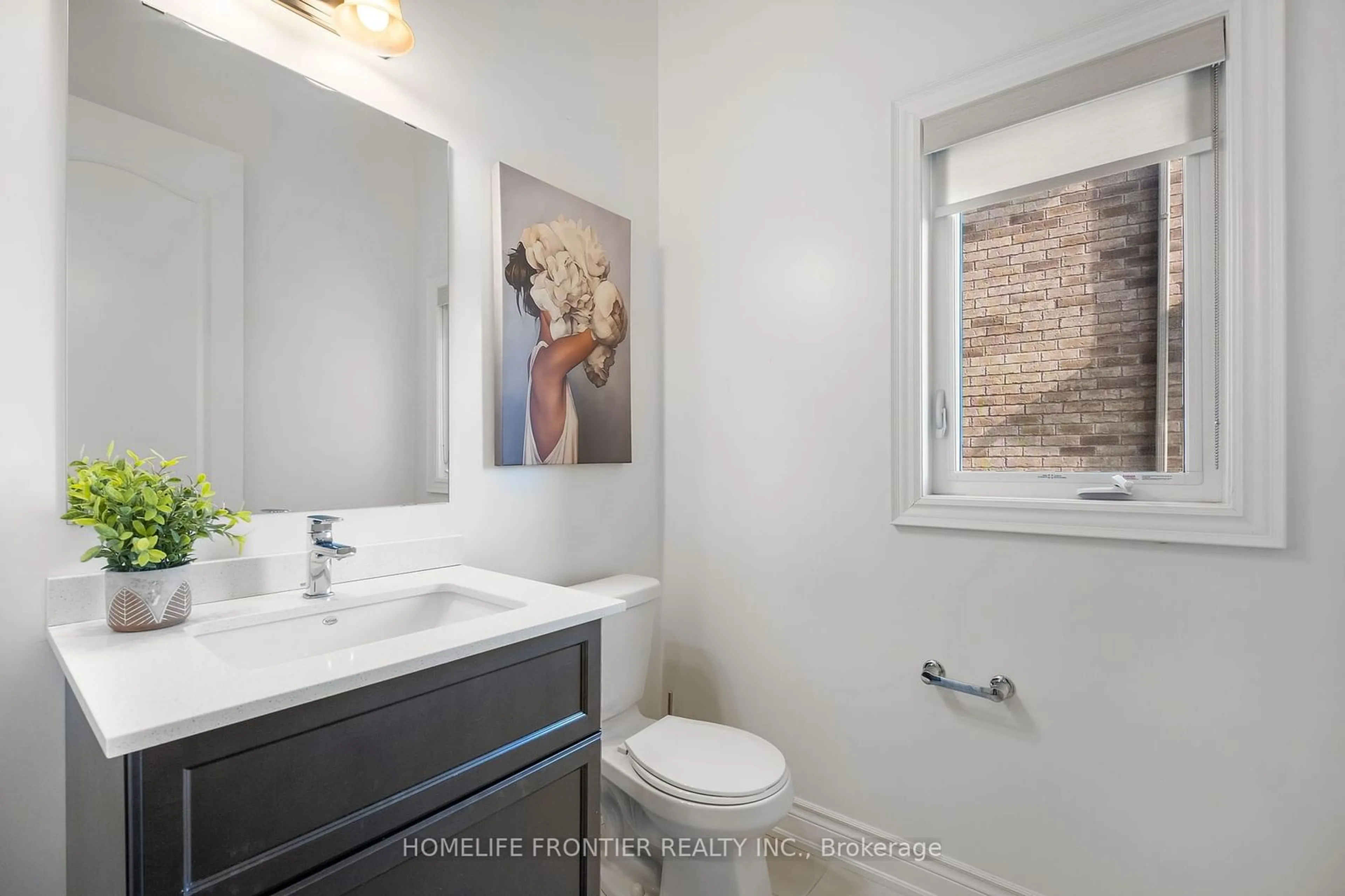 Bathroom, wood floors for 92 Holland Vista St, East Gwillimbury Ontario L9N 0T4