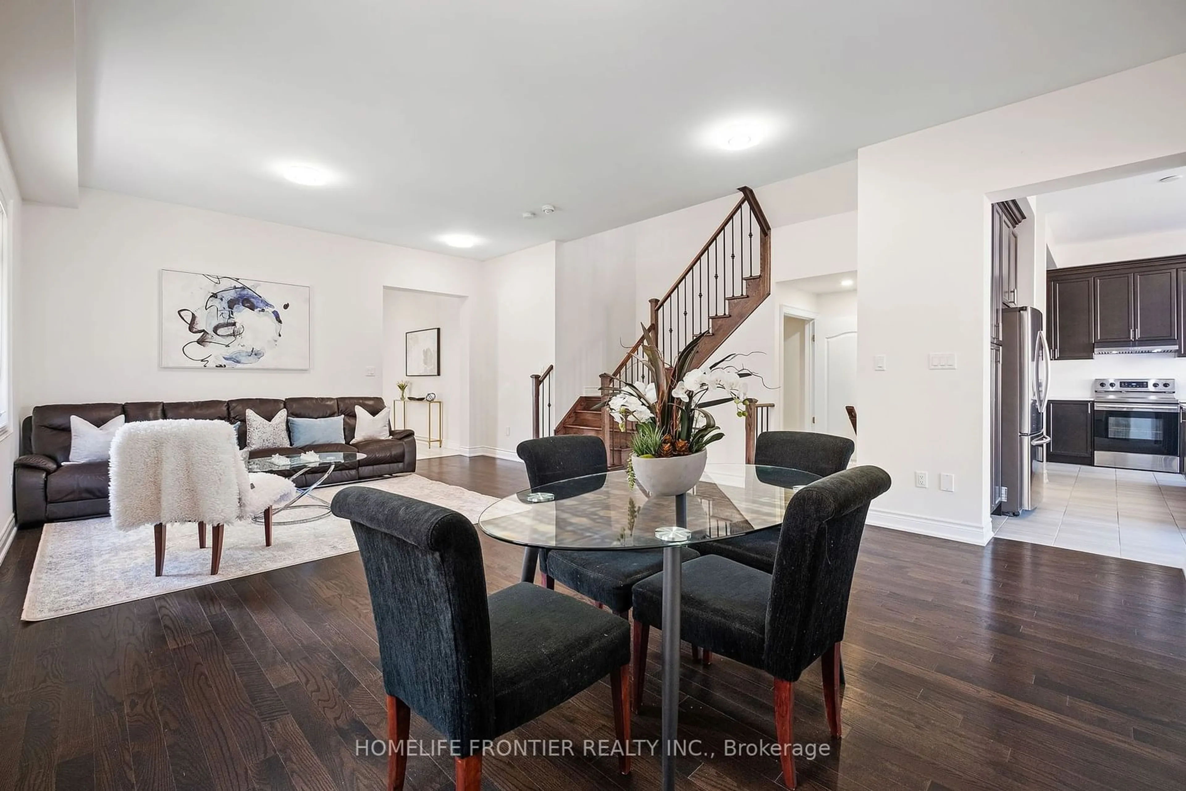 Dining room, wood floors, cottage for 92 Holland Vista St, East Gwillimbury Ontario L9N 0T4