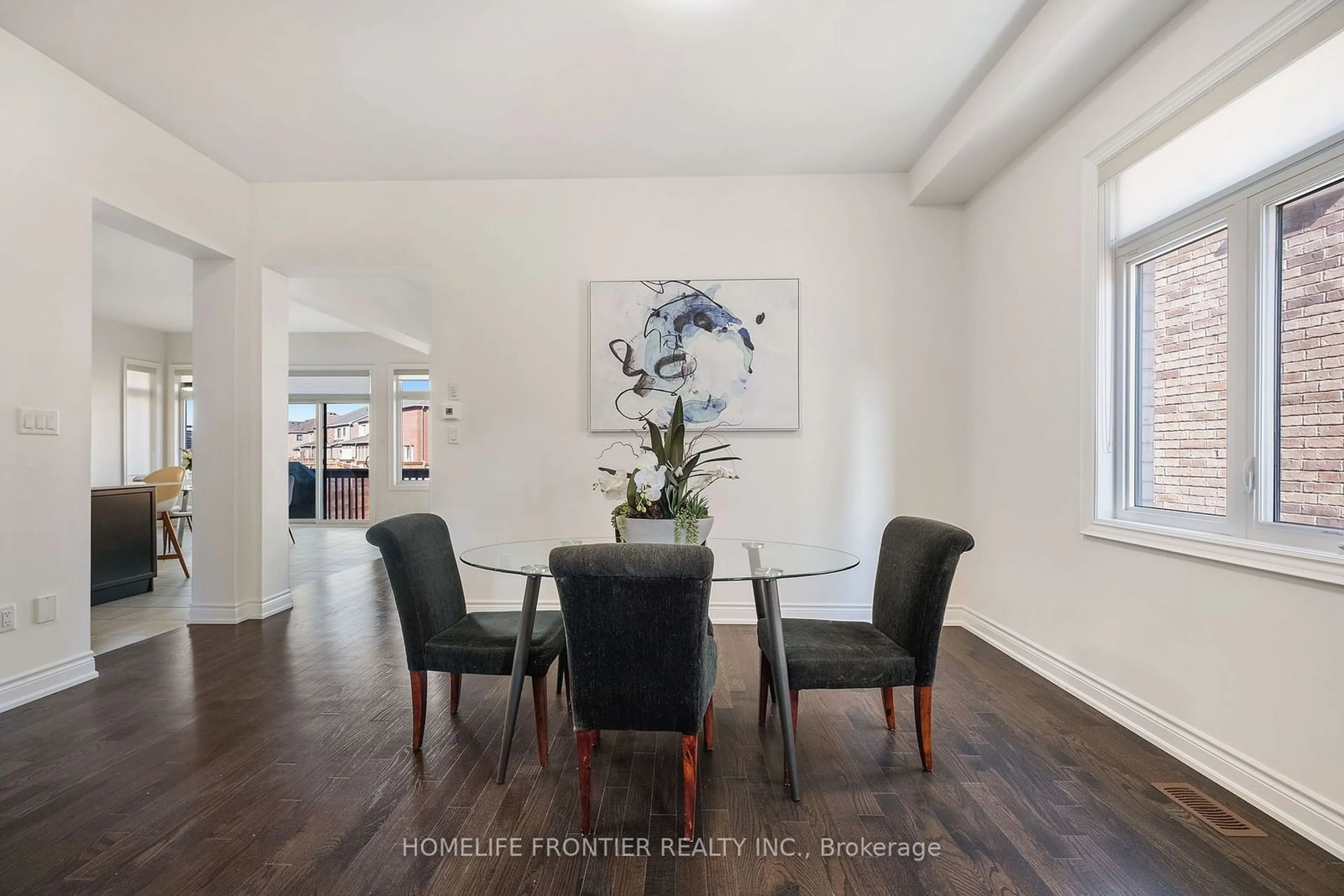 Dining room, wood floors for 92 Holland Vista St, East Gwillimbury Ontario L9N 0T4