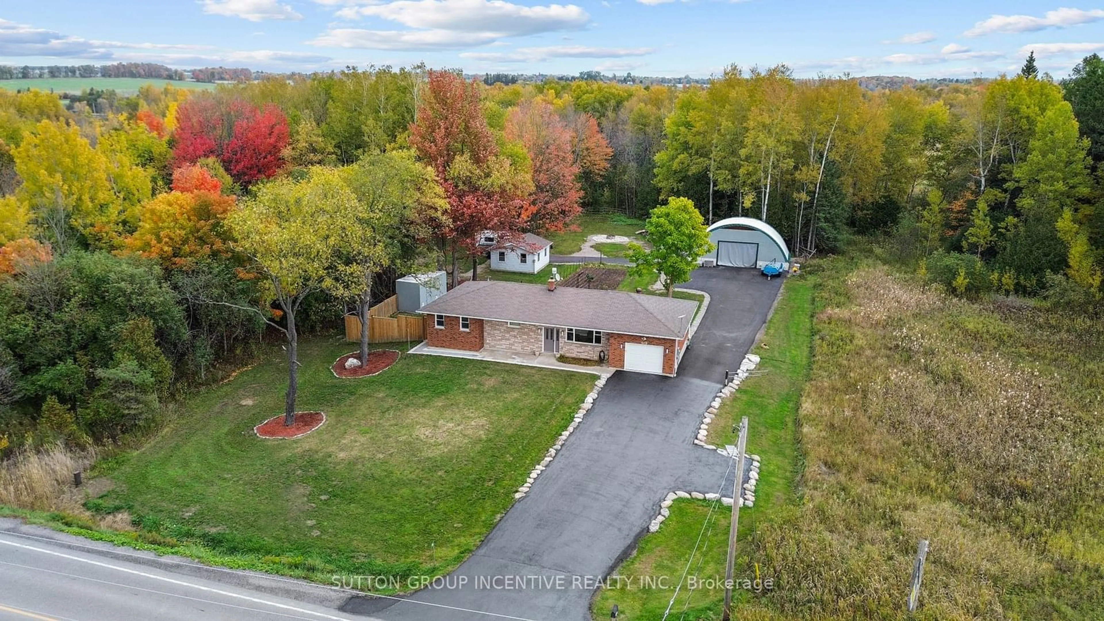 Frontside or backside of a home, the fenced backyard for 7941 10 Sideroad, Innisfil Ontario L9S 4T2