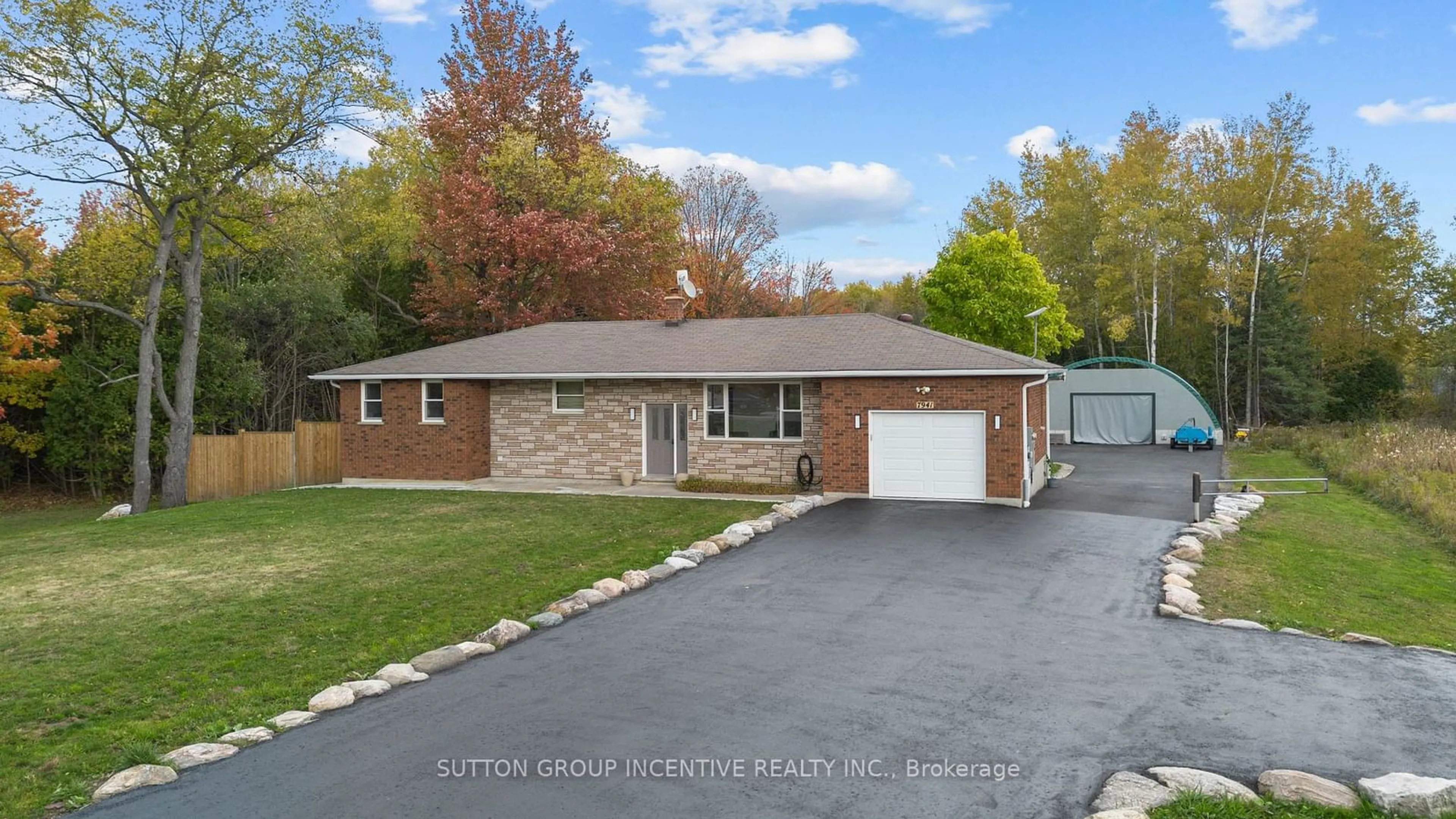 Frontside or backside of a home, the street view for 7941 10 Sideroad, Innisfil Ontario L9S 4T2