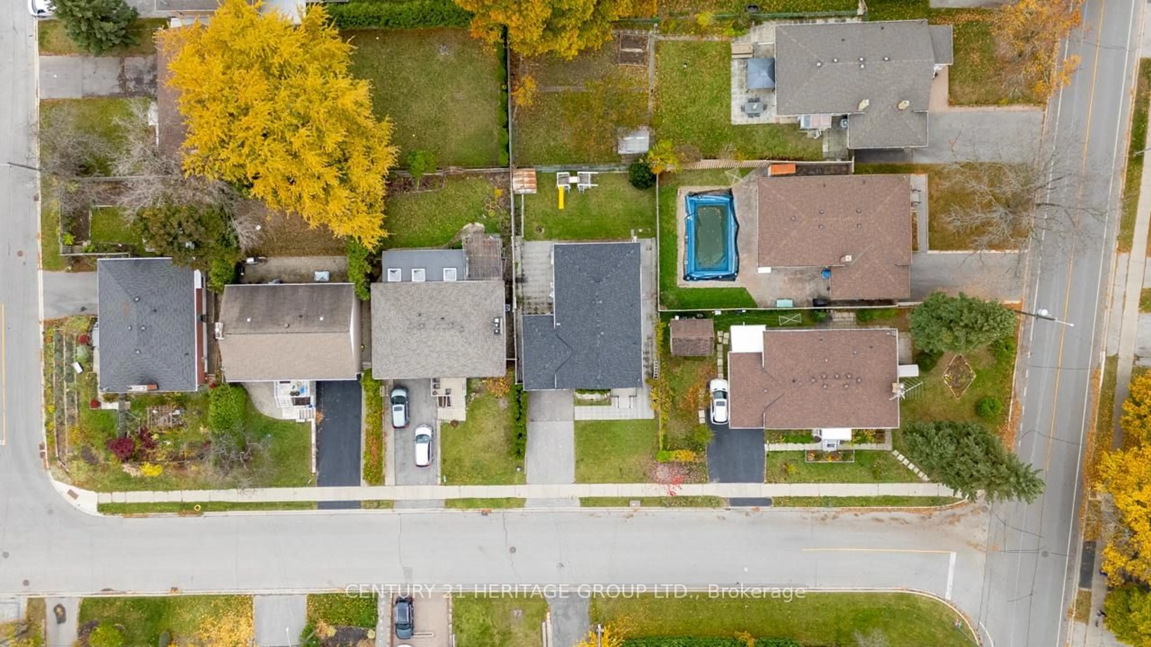 Frontside or backside of a home, the street view for 131 Driscoll Rd, Richmond Hill Ontario L4C 4H6