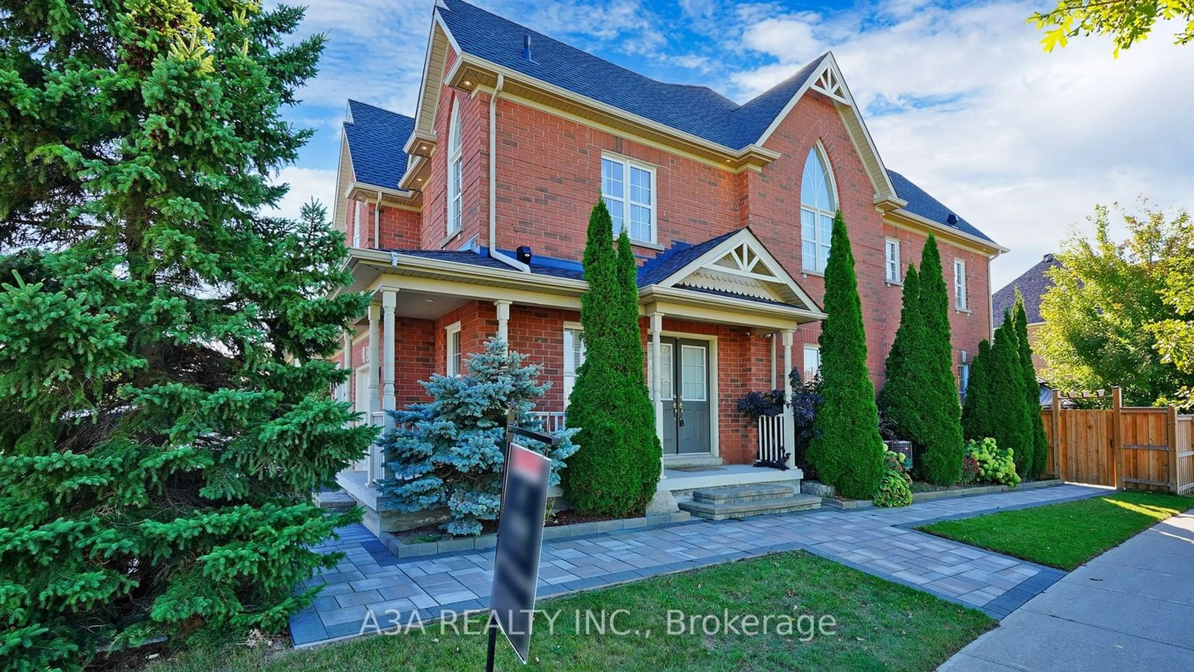 Home with brick exterior material for 2 Four Seasons Cres, East Gwillimbury Ontario L9N 0C2