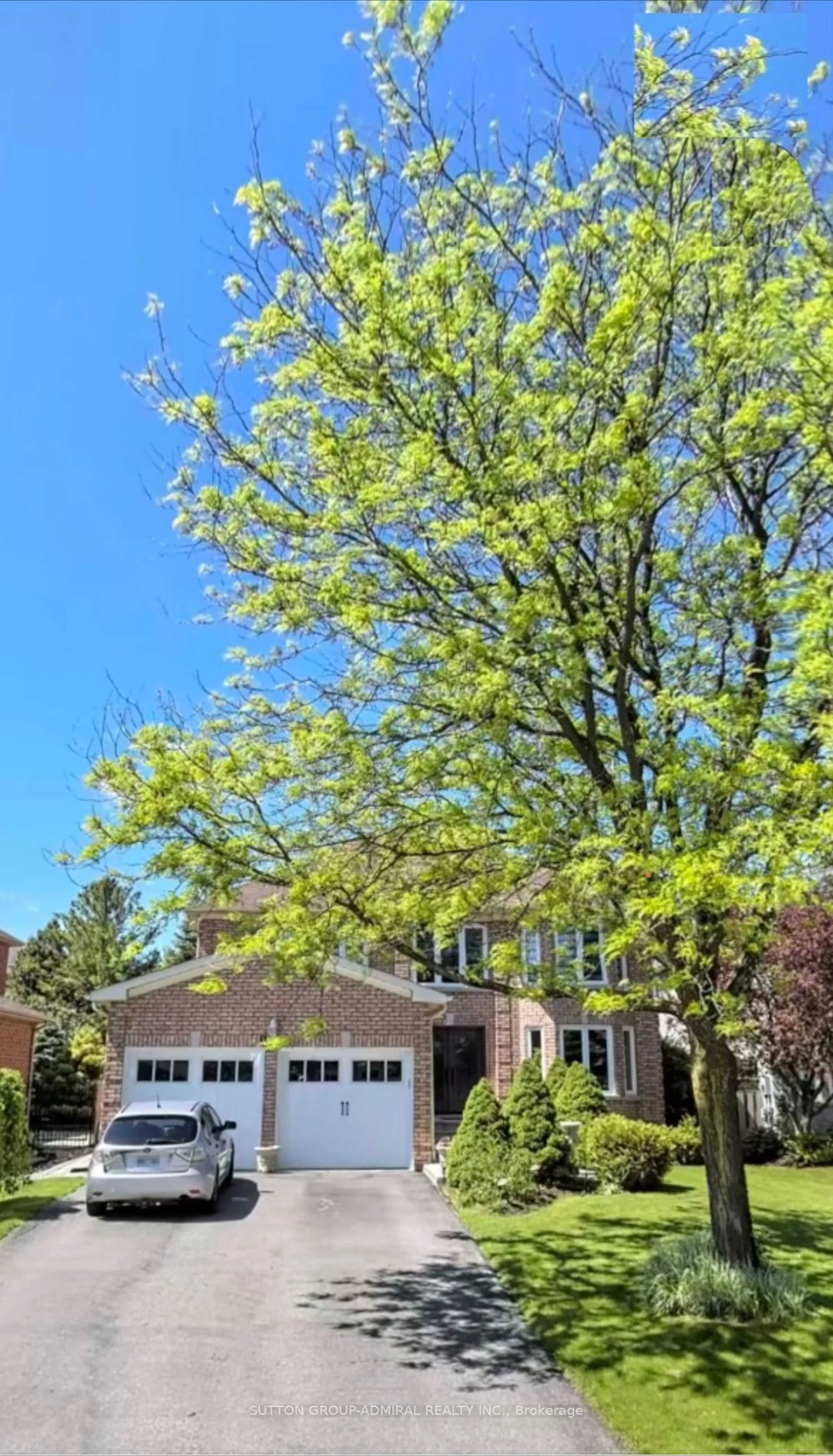 A pic from exterior of the house or condo, the street view for 932 Schaeffer Otlk, Newmarket Ontario L3X 1V9