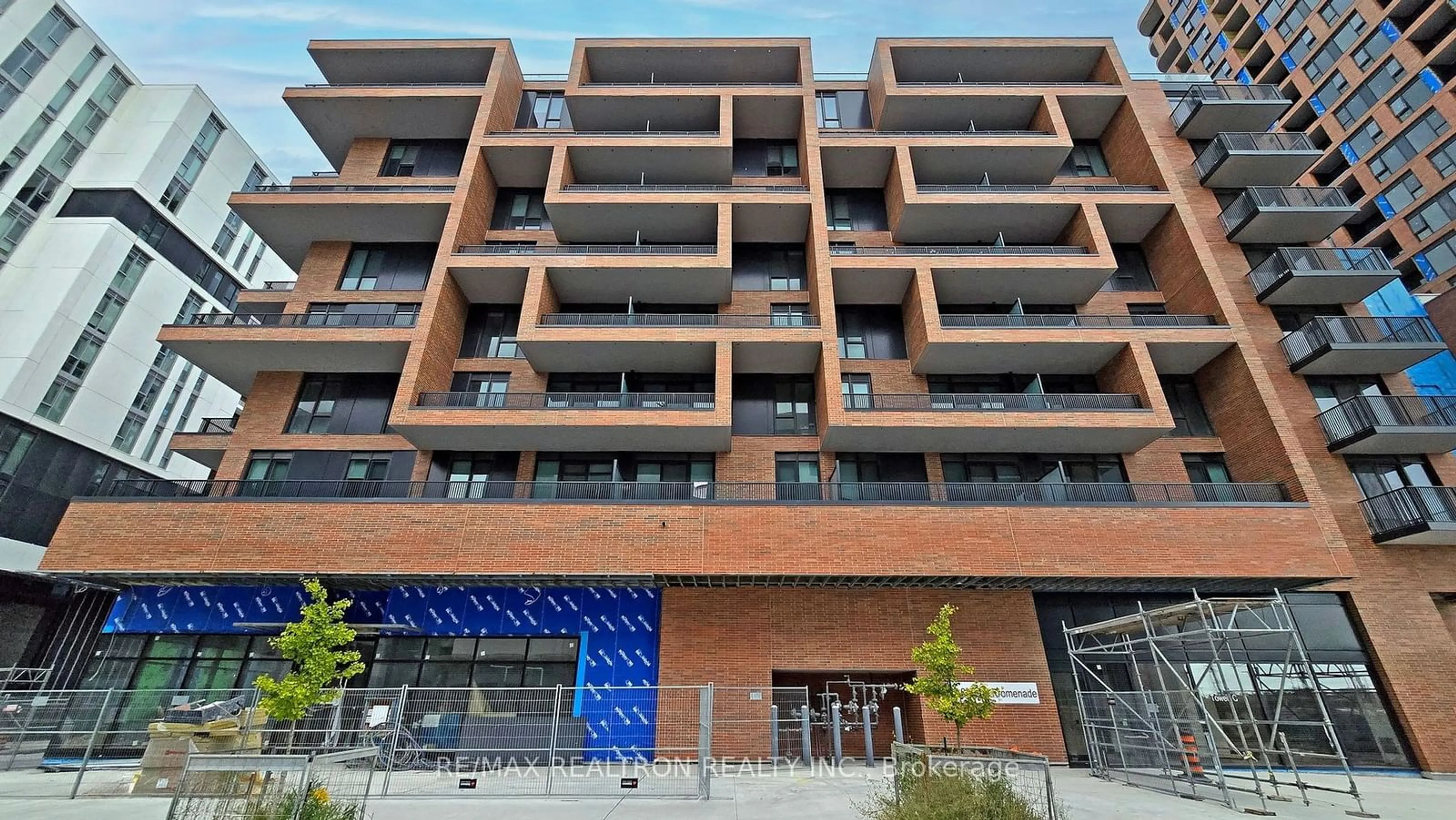 A pic from exterior of the house or condo, the front or back of building for 38 Simcoe Prom #506, Markham Ontario L6G 0H7