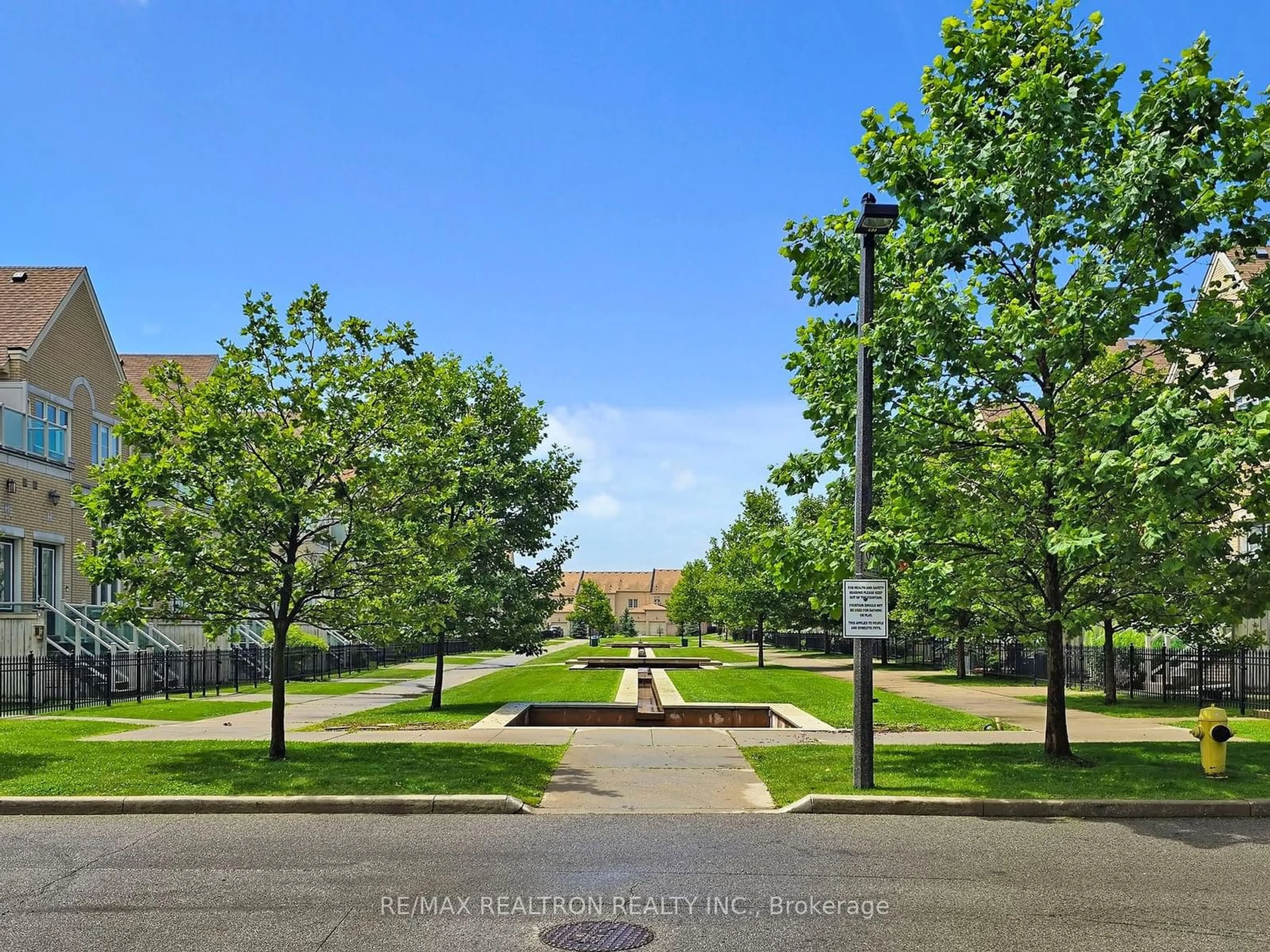 Patio, the street view for 28 Prince Regent St #224, Markham Ontario L6C 0V5