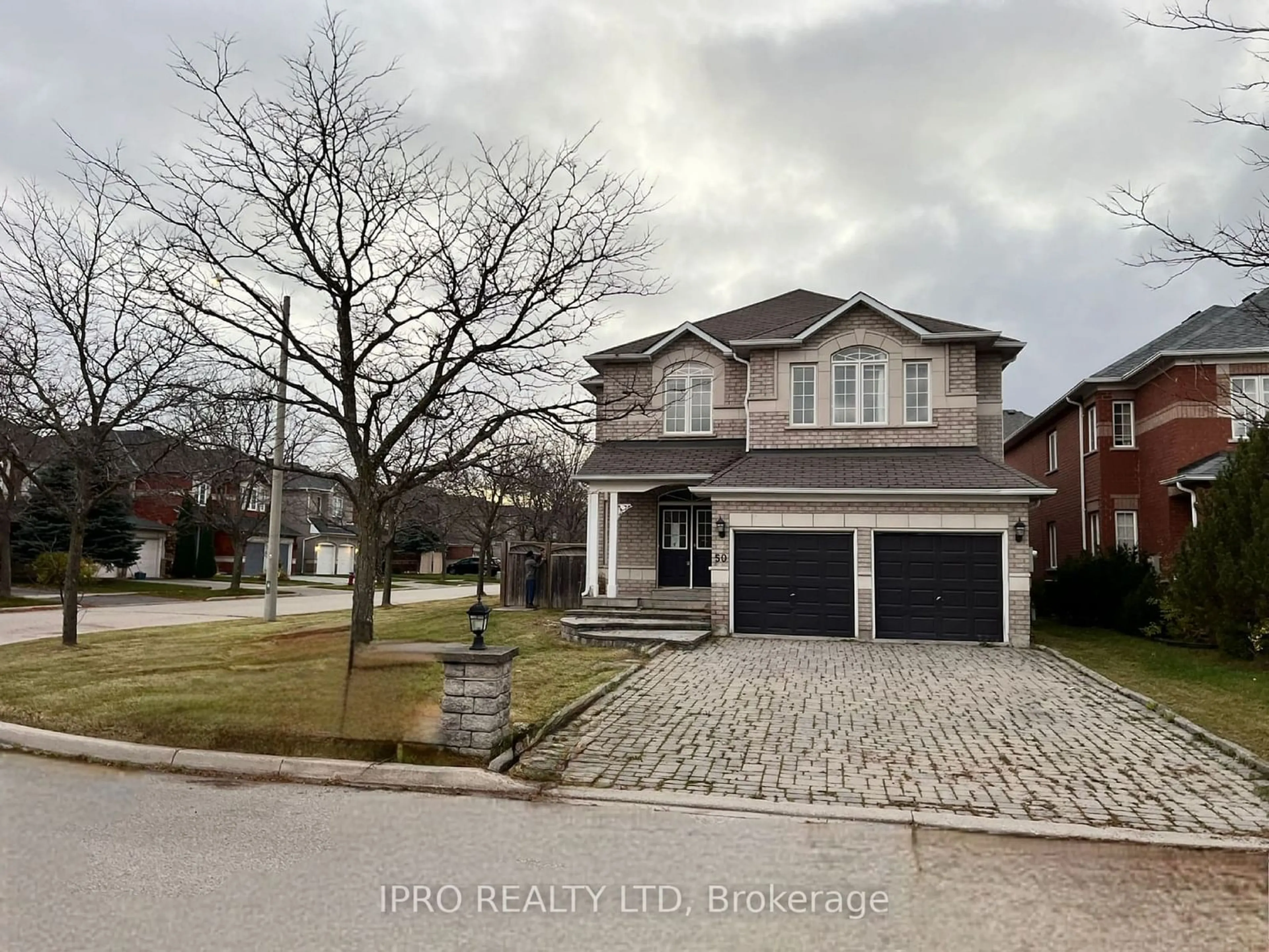 Frontside or backside of a home, the street view for 50 Royal Gala Cres, Richmond Hill Ontario L4S 1Y5