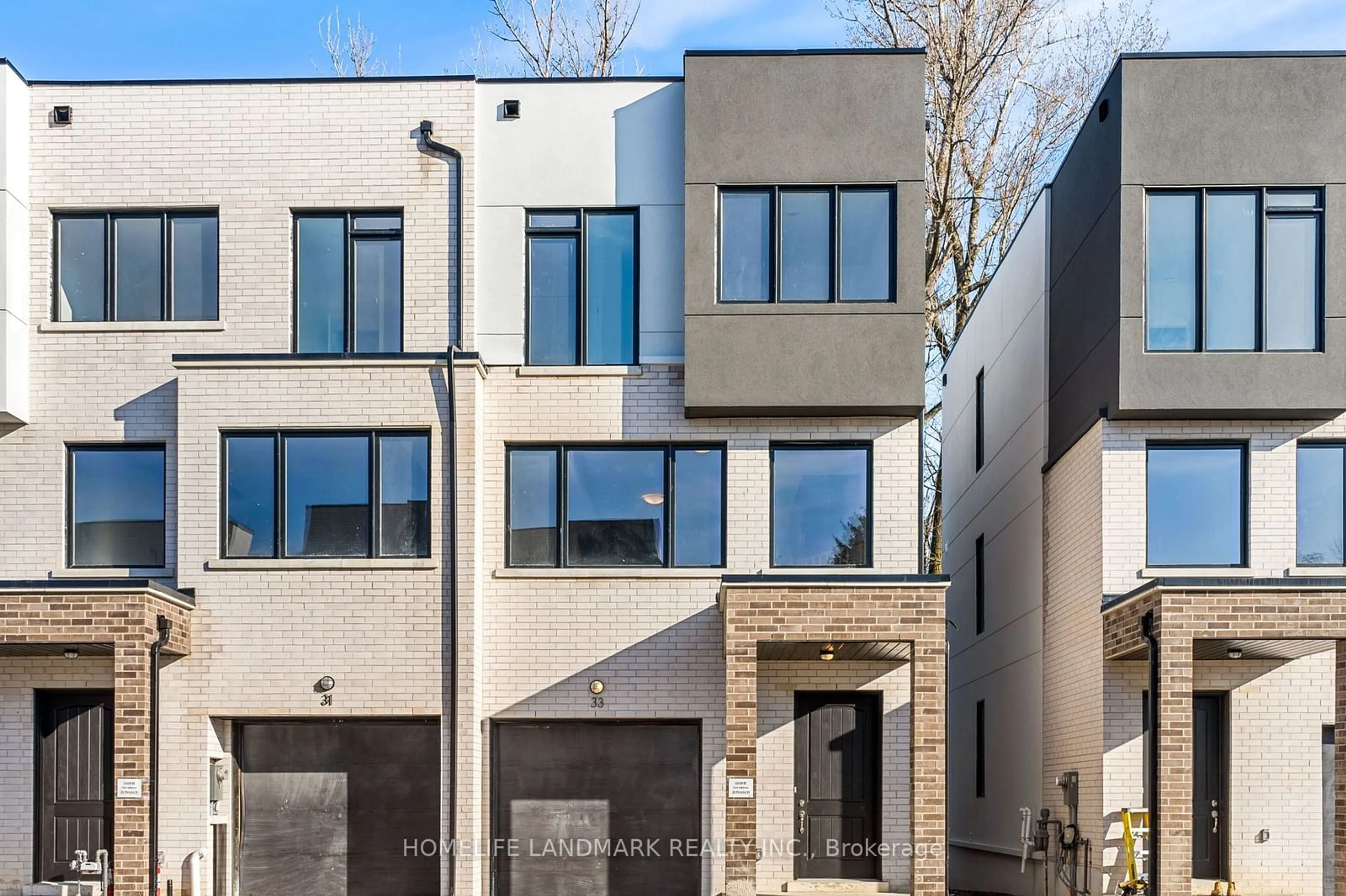 Frontside or backside of a home, the front or back of building for 33 Persica St, Richmond Hill Ontario L4E 1L3