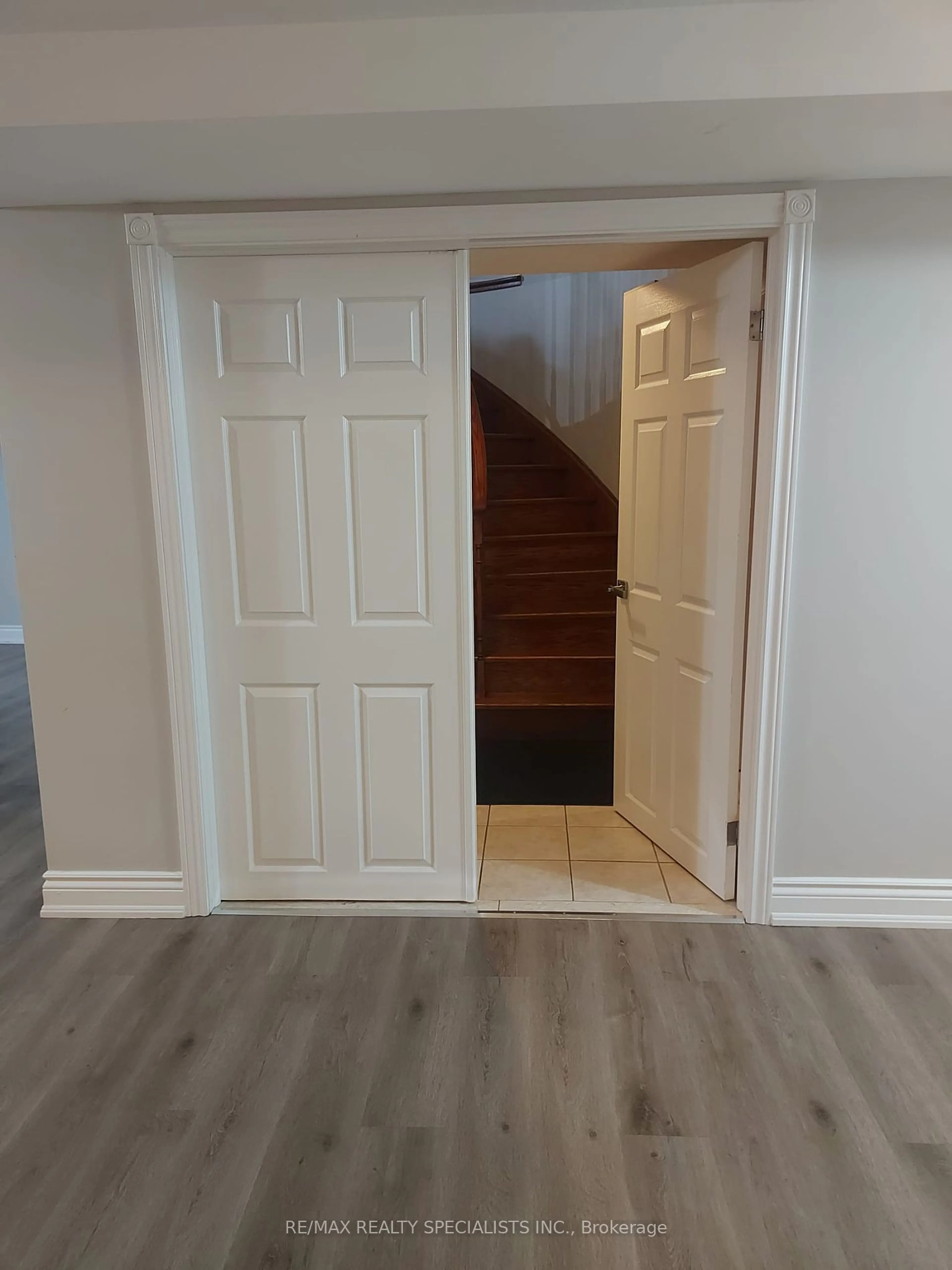 Indoor entryway, unknown floor for 1165 Mitchell Crt, Innisfil Ontario L9S 5A5