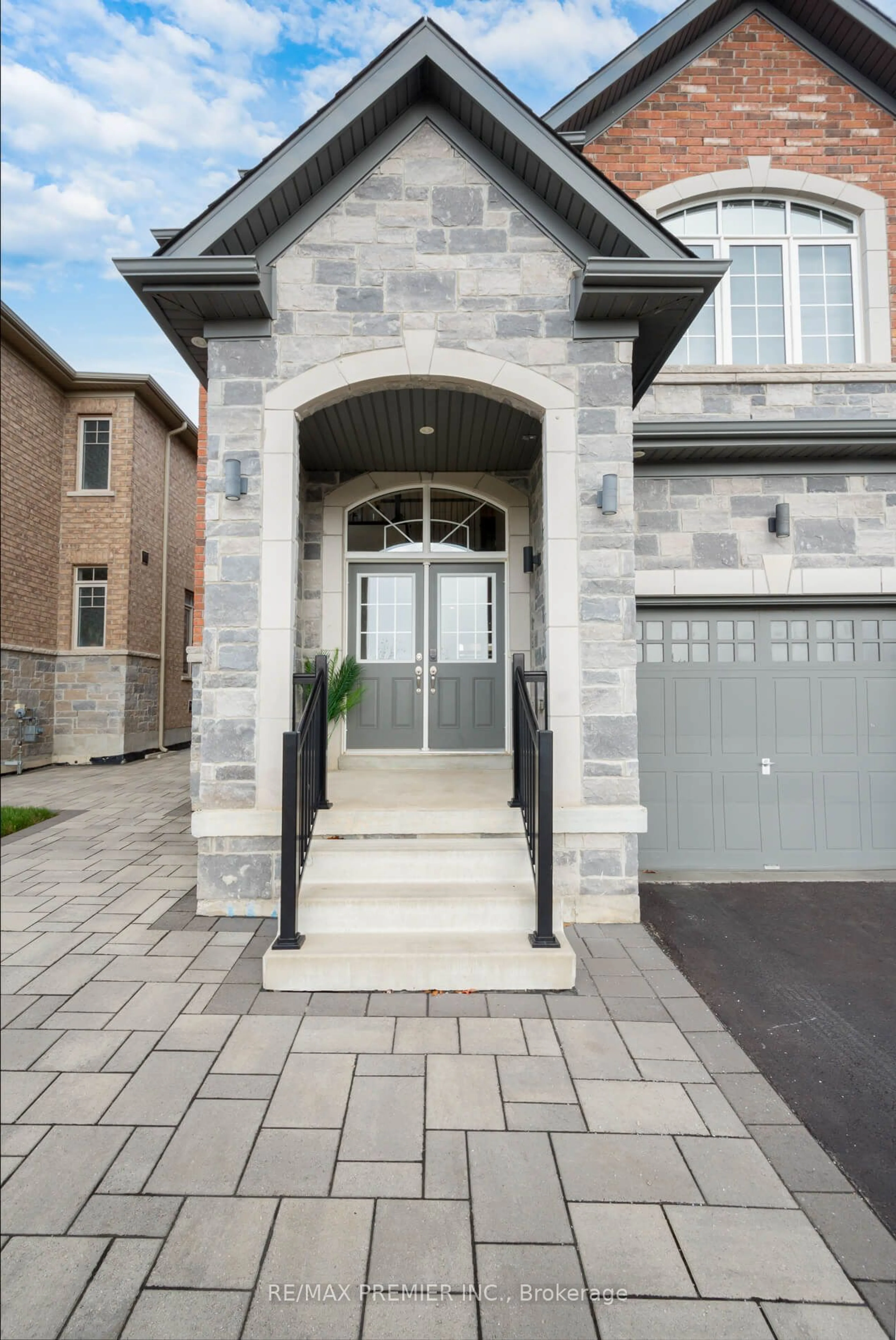 Home with brick exterior material for 126 Barrow Ave, Bradford West Gwillimbury Ontario L3Z 0X3