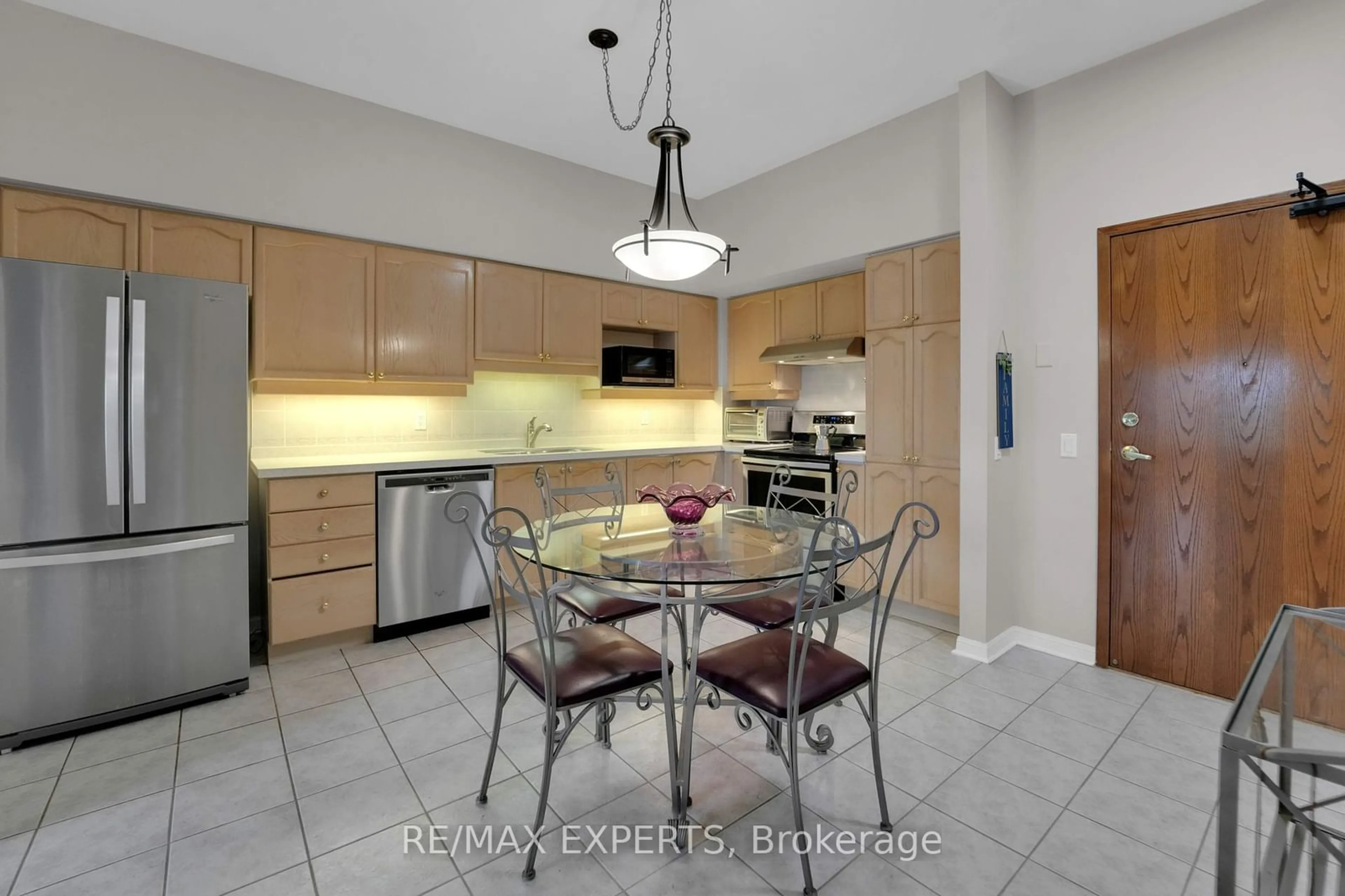 Open concept kitchen for 2506 Rutherford Rd #506, Vaughan Ontario L4K 5N4