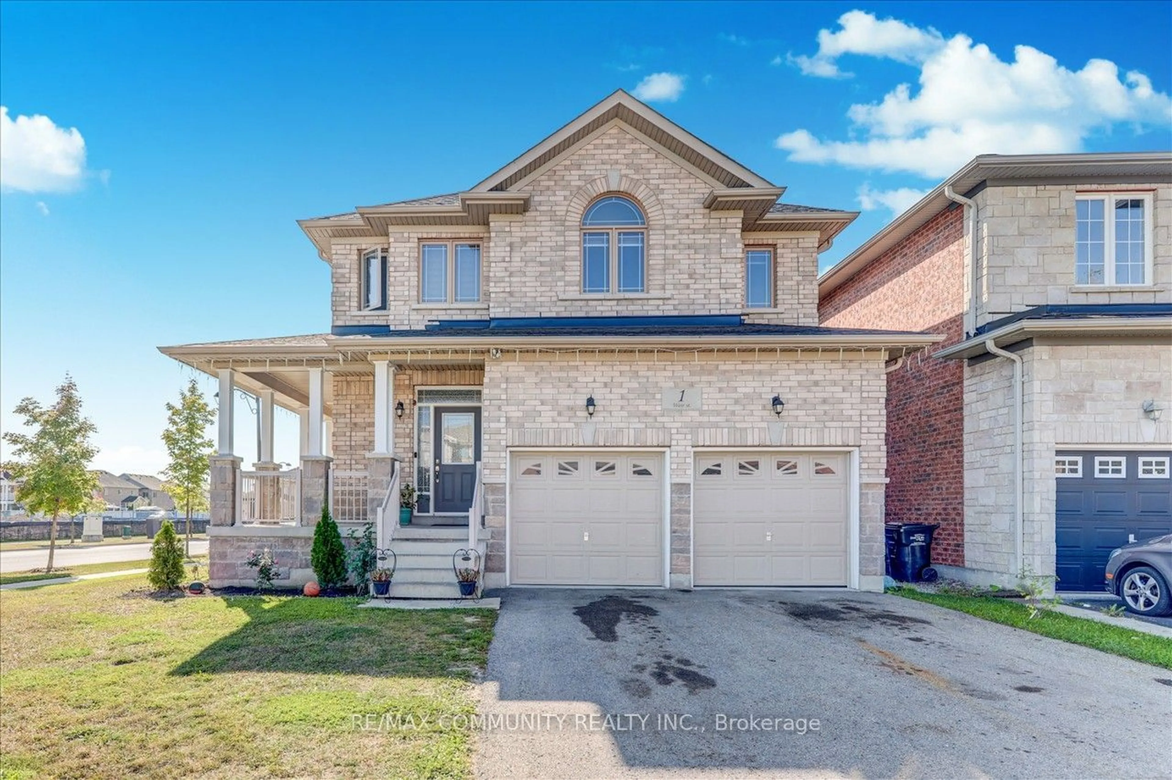 Home with brick exterior material for 1 Weir St, Bradford West Gwillimbury Ontario L3Z 0K5