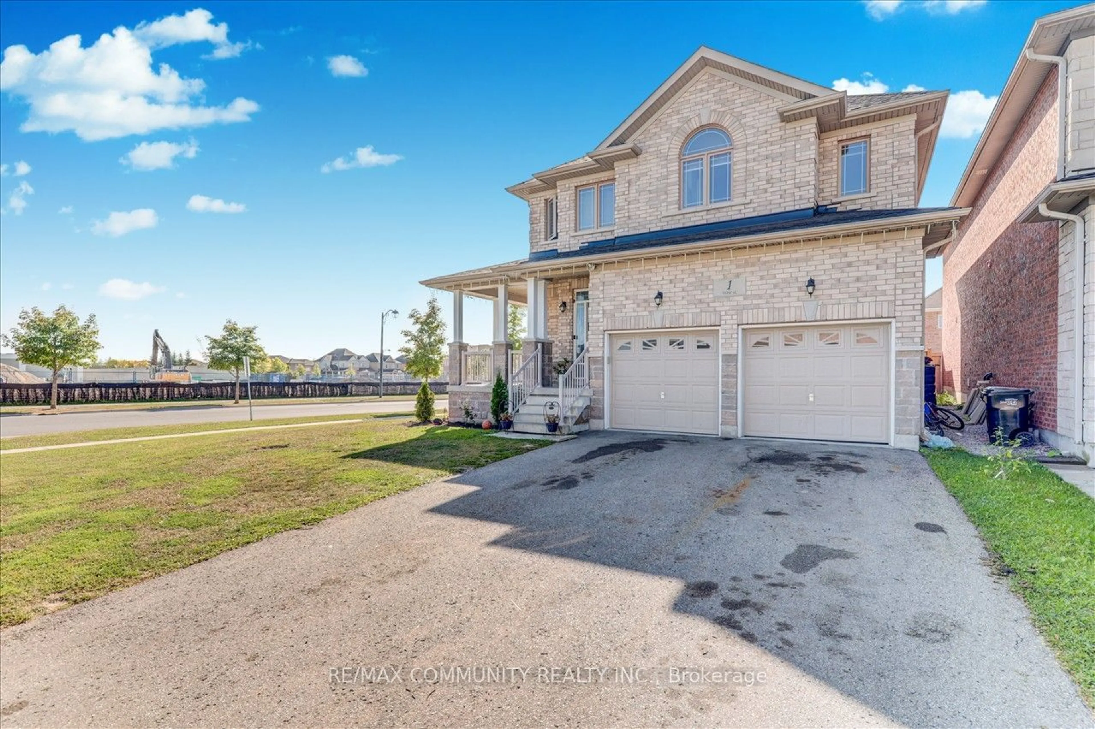 Home with brick exterior material for 1 Weir St, Bradford West Gwillimbury Ontario L3Z 0K5