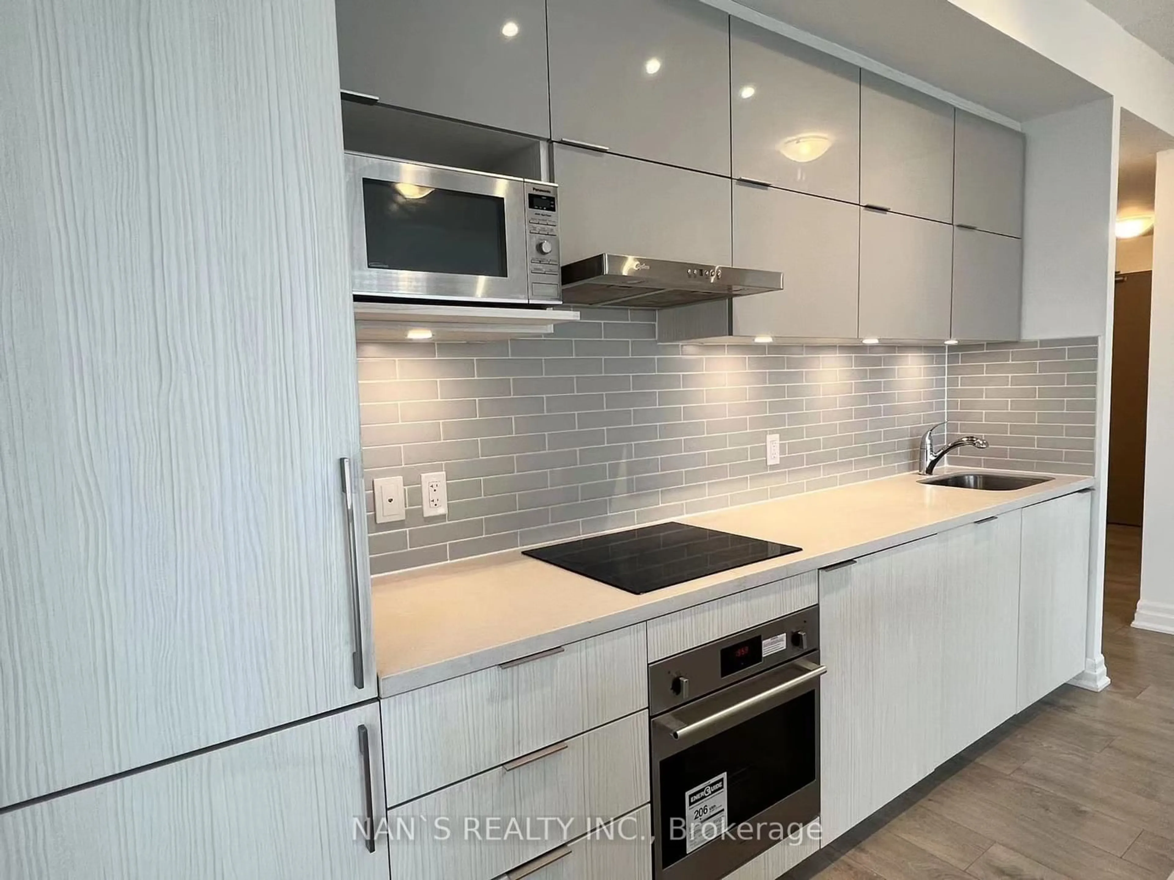 Contemporary kitchen for 10 Rouge Valley Dr #A1415, Markham Ontario L6G 0G9