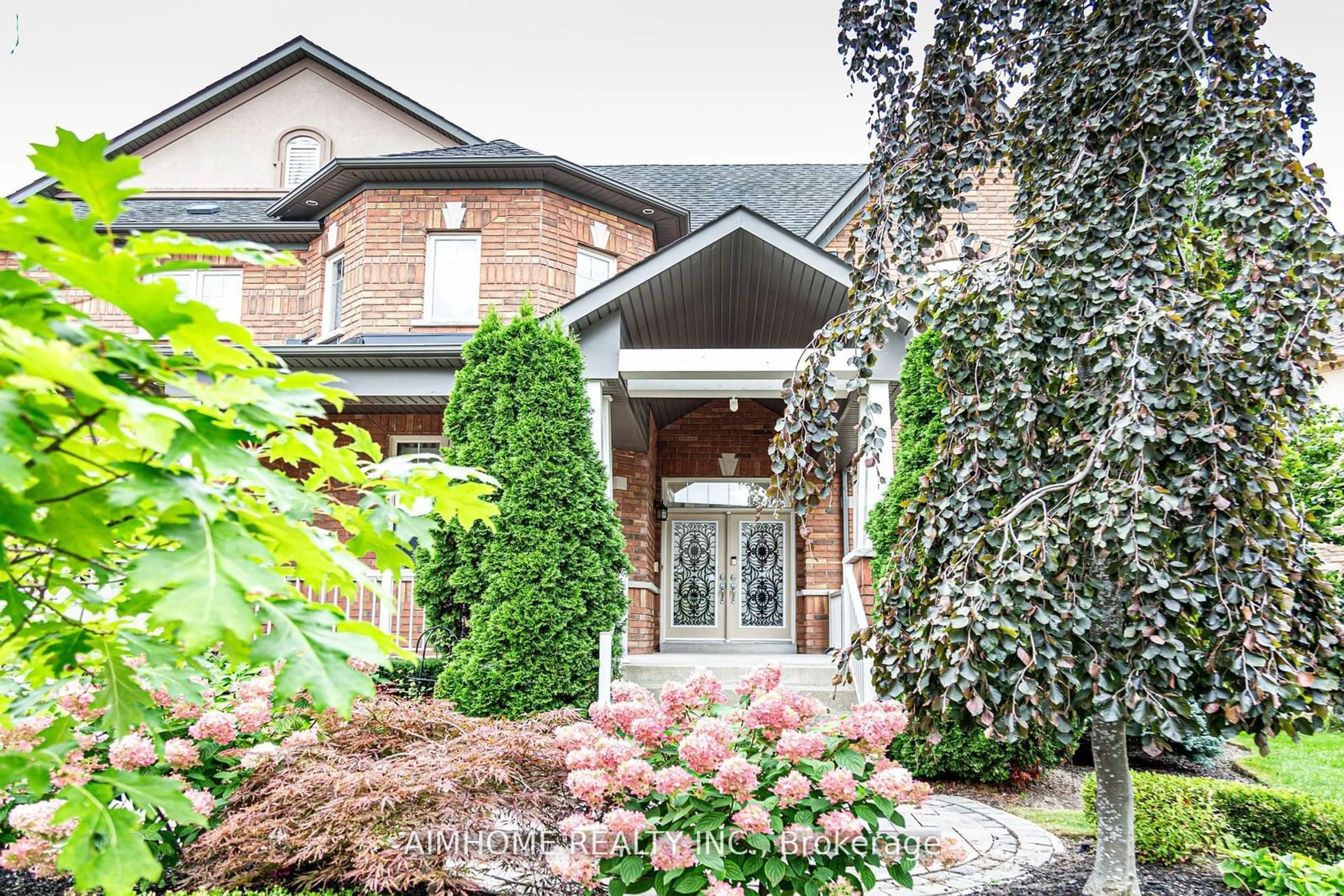 Home with brick exterior material for 15 Birchbark Crt, Richmond Hill Ontario L4E 4Z2