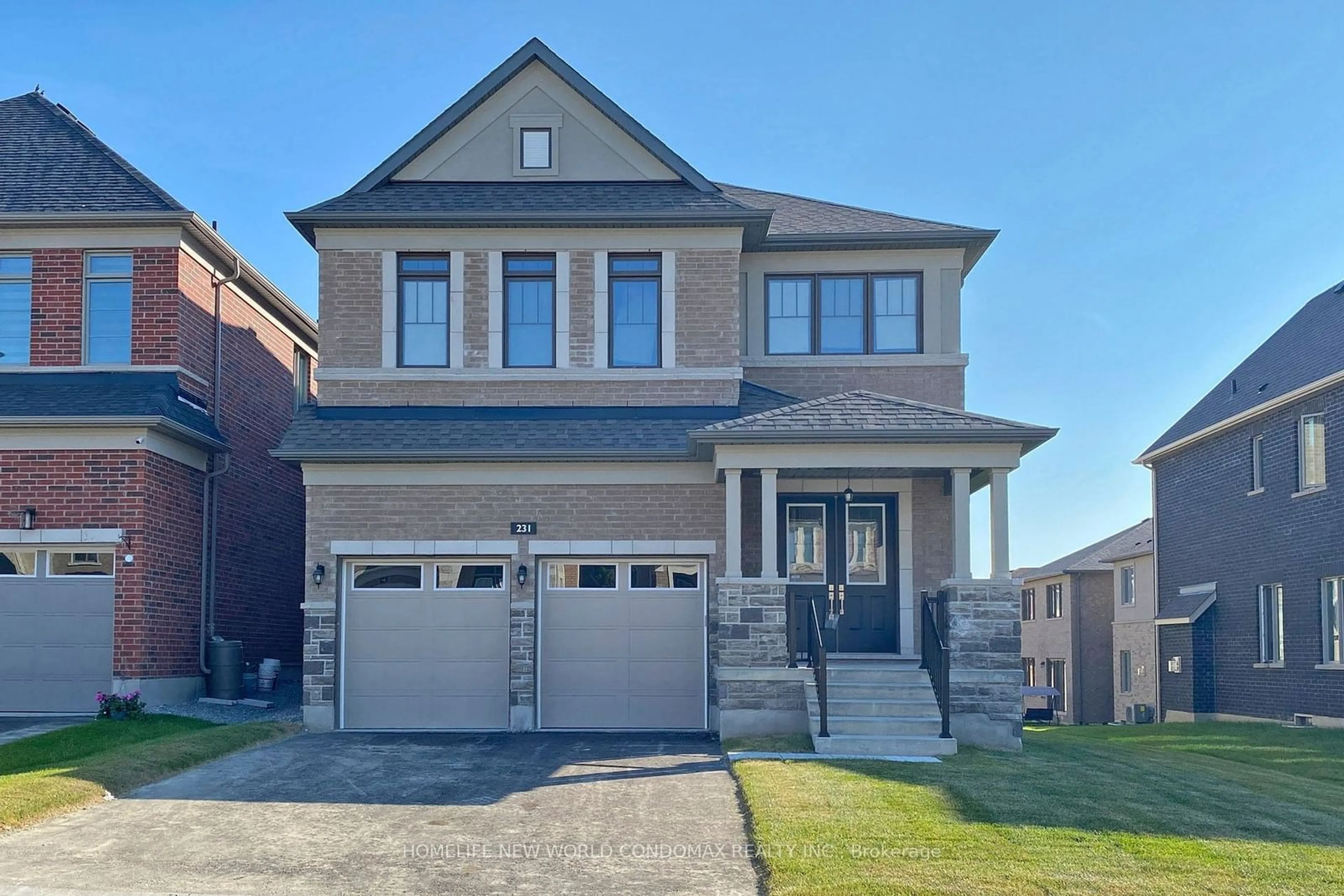 Frontside or backside of a home, the street view for 231 Sikura Circ, Aurora Ontario L4G 3Y8