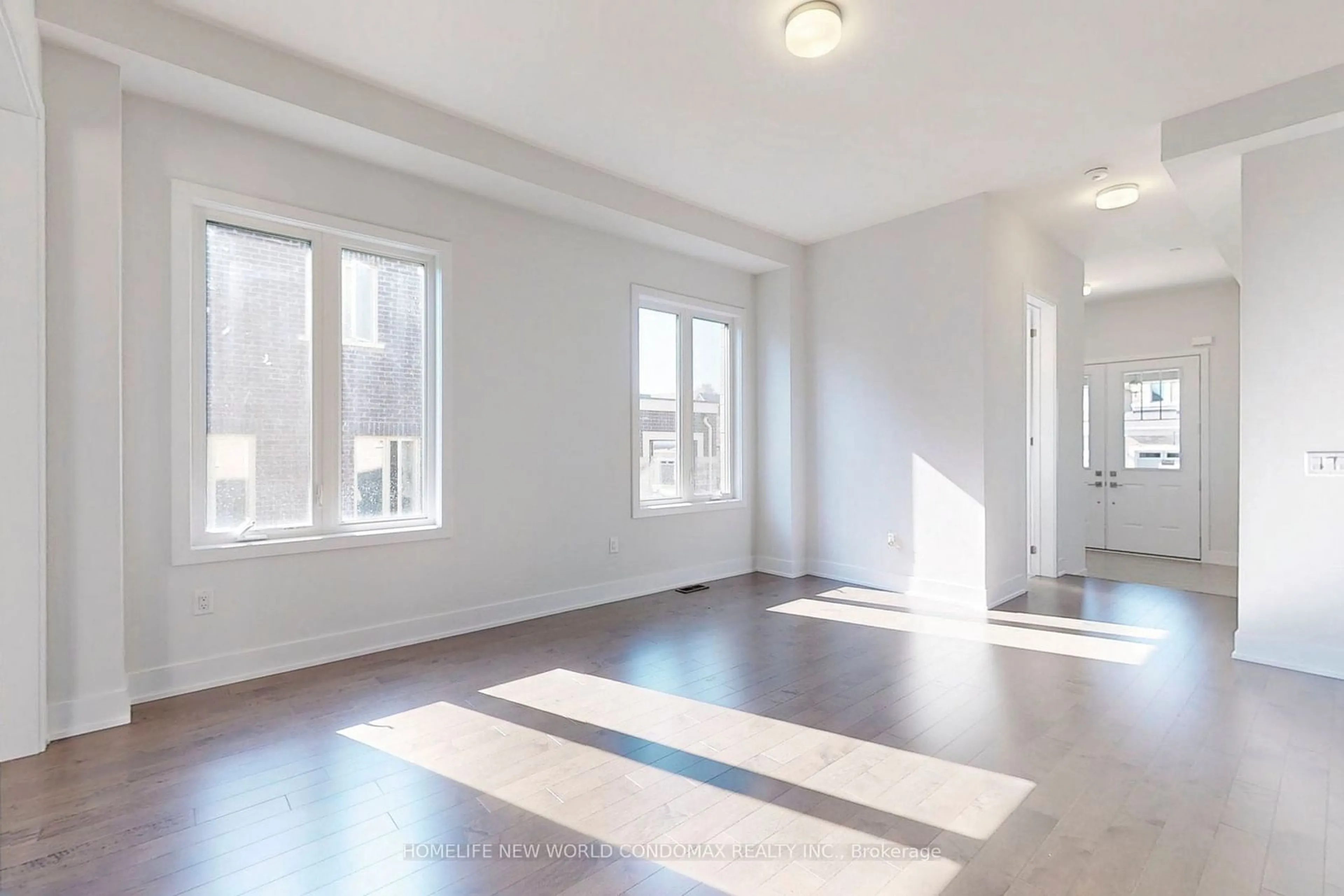 A pic of a room, wood floors for 231 Sikura Circ, Aurora Ontario L4G 3Y8