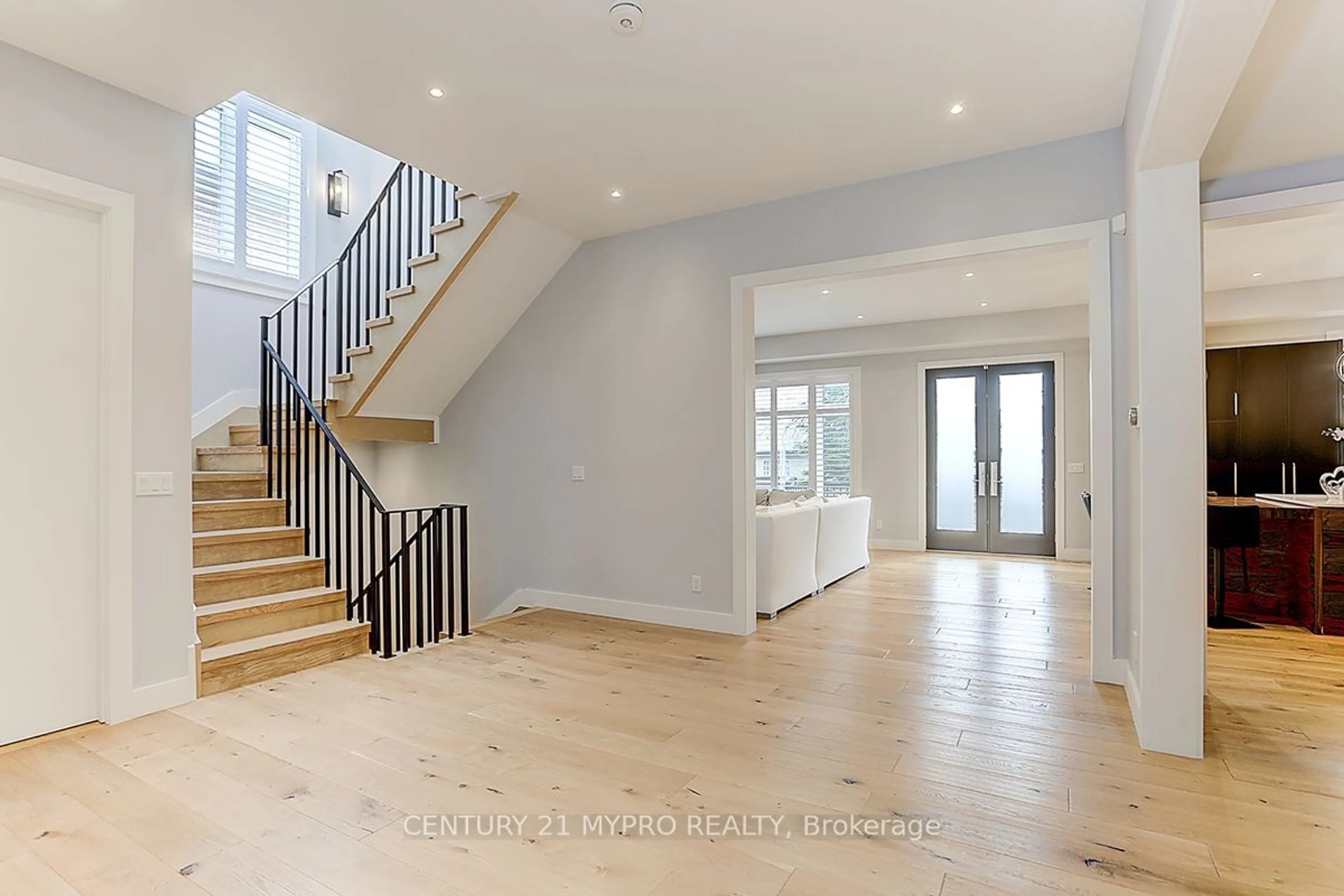 Indoor foyer, wood floors for 49 Walmer Rd, Richmond Hill Ontario L4C 3W9