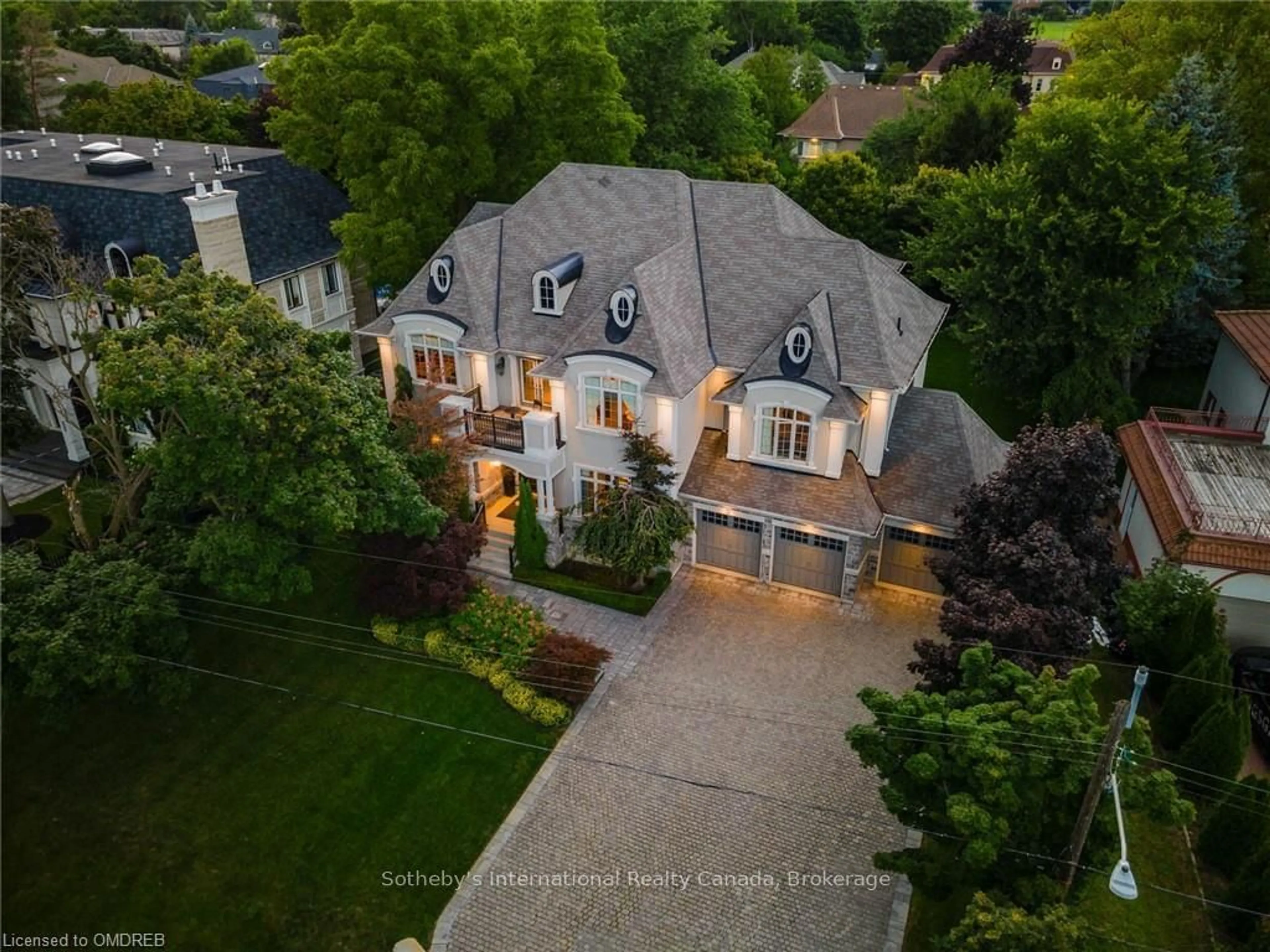 Frontside or backside of a home, the street view for 8 THORNHILL Ave, Vaughan Ontario L4J 1J4