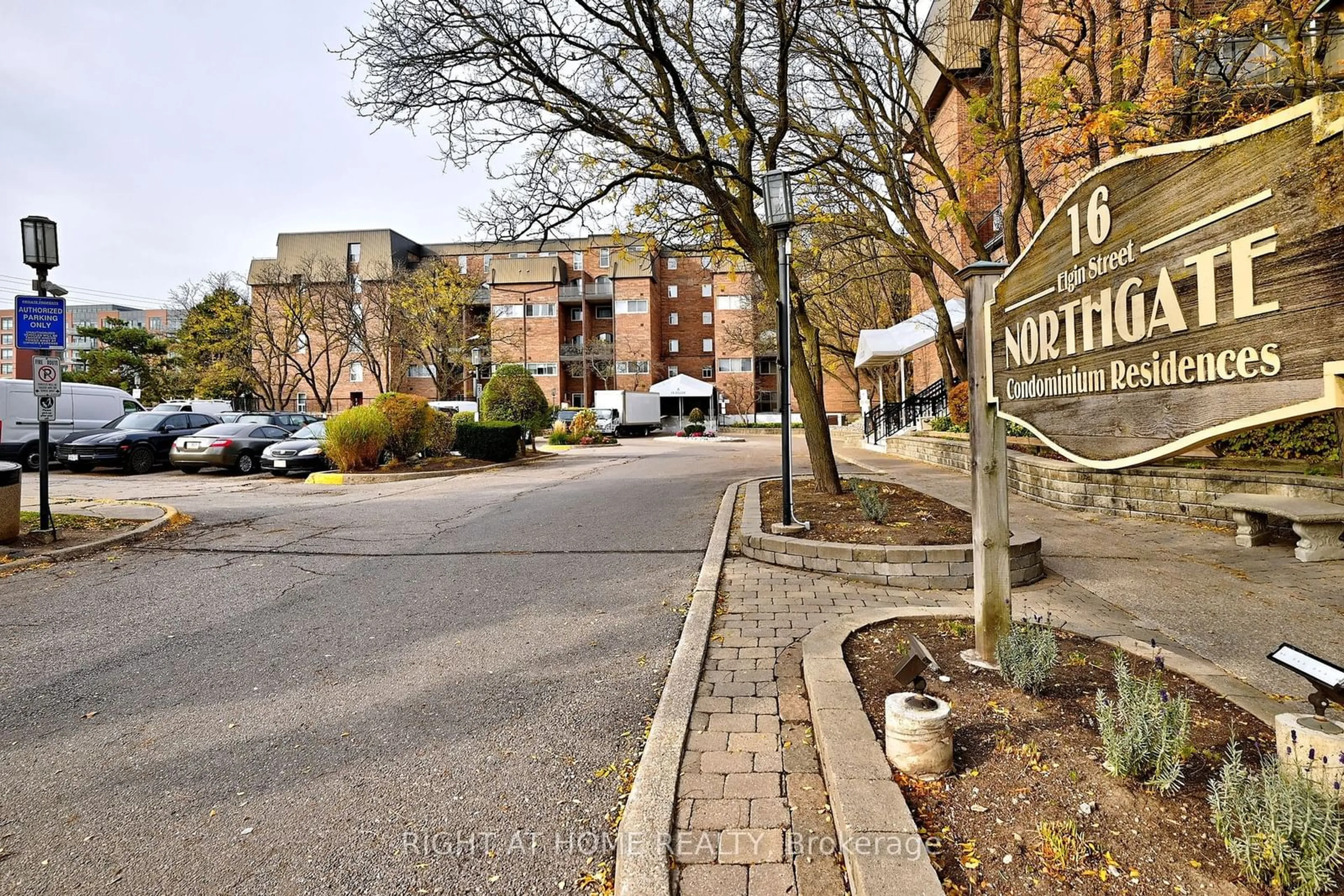 A pic from exterior of the house or condo, the street view for 16 Elgin St #145, Markham Ontario L3T 4T4