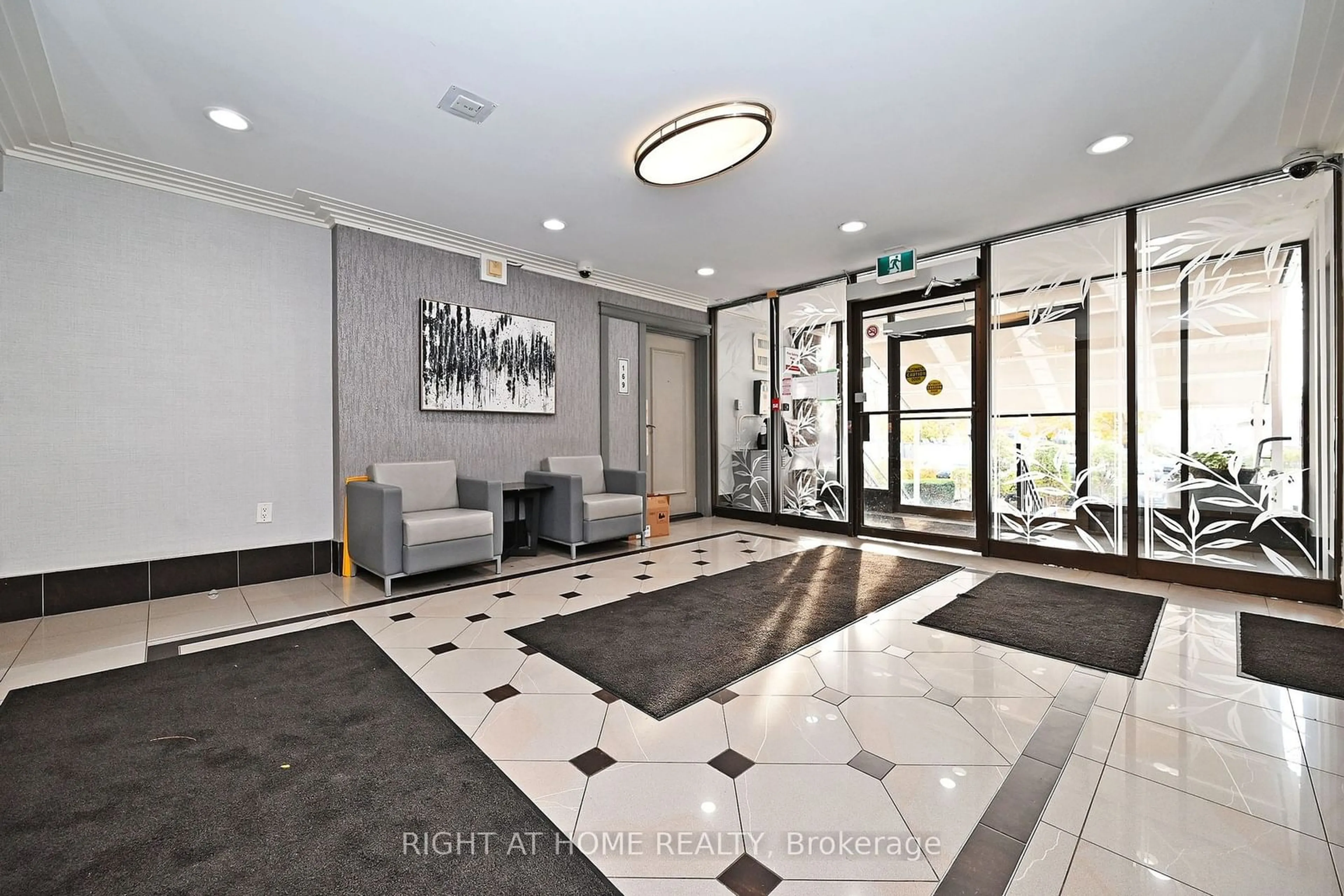 Indoor lobby, carpet floors for 16 Elgin St #145, Markham Ontario L3T 4T4