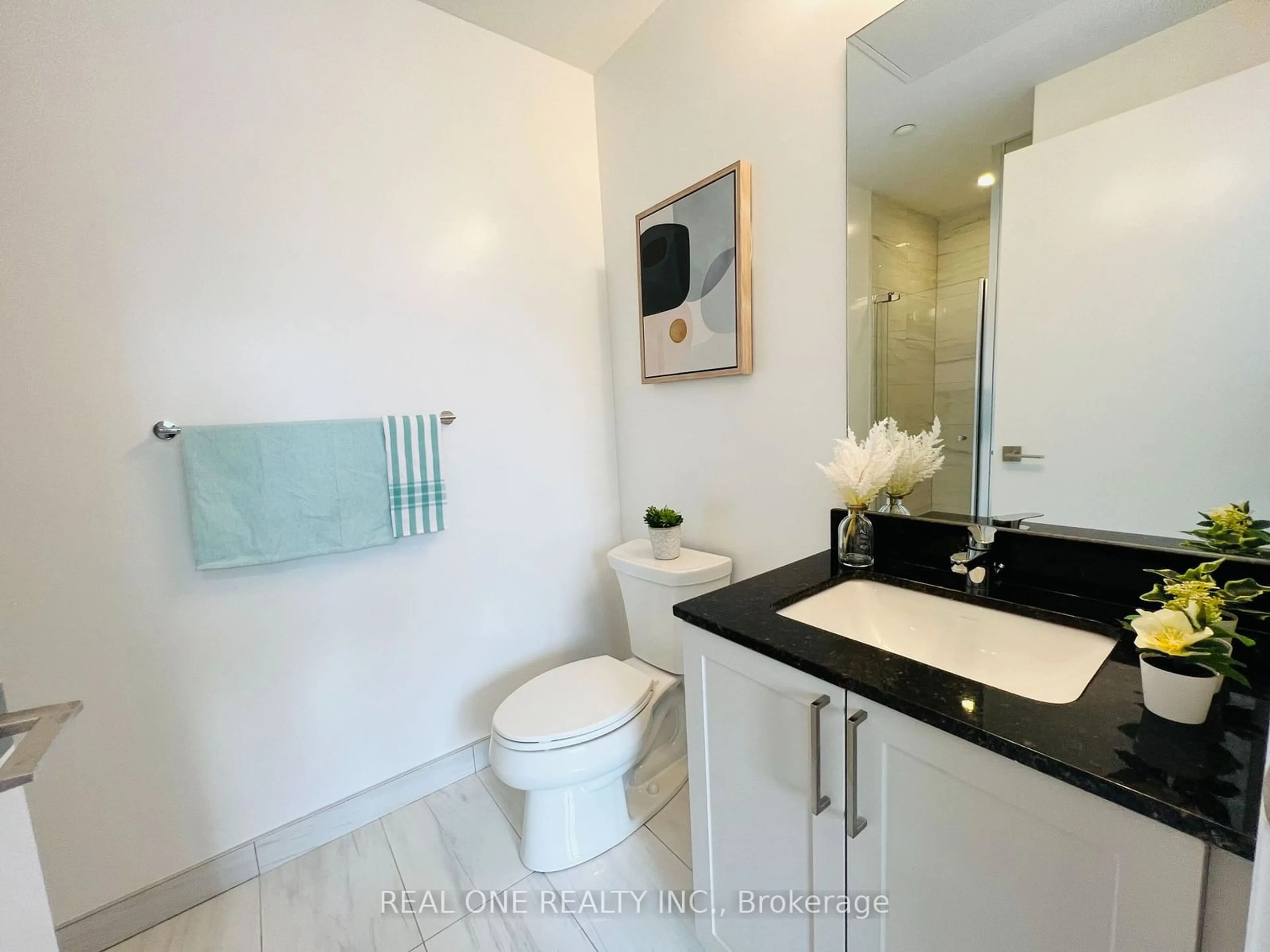 Standard bathroom for 268 Buchanan Dr #510W, Markham Ontario L3R 8G9