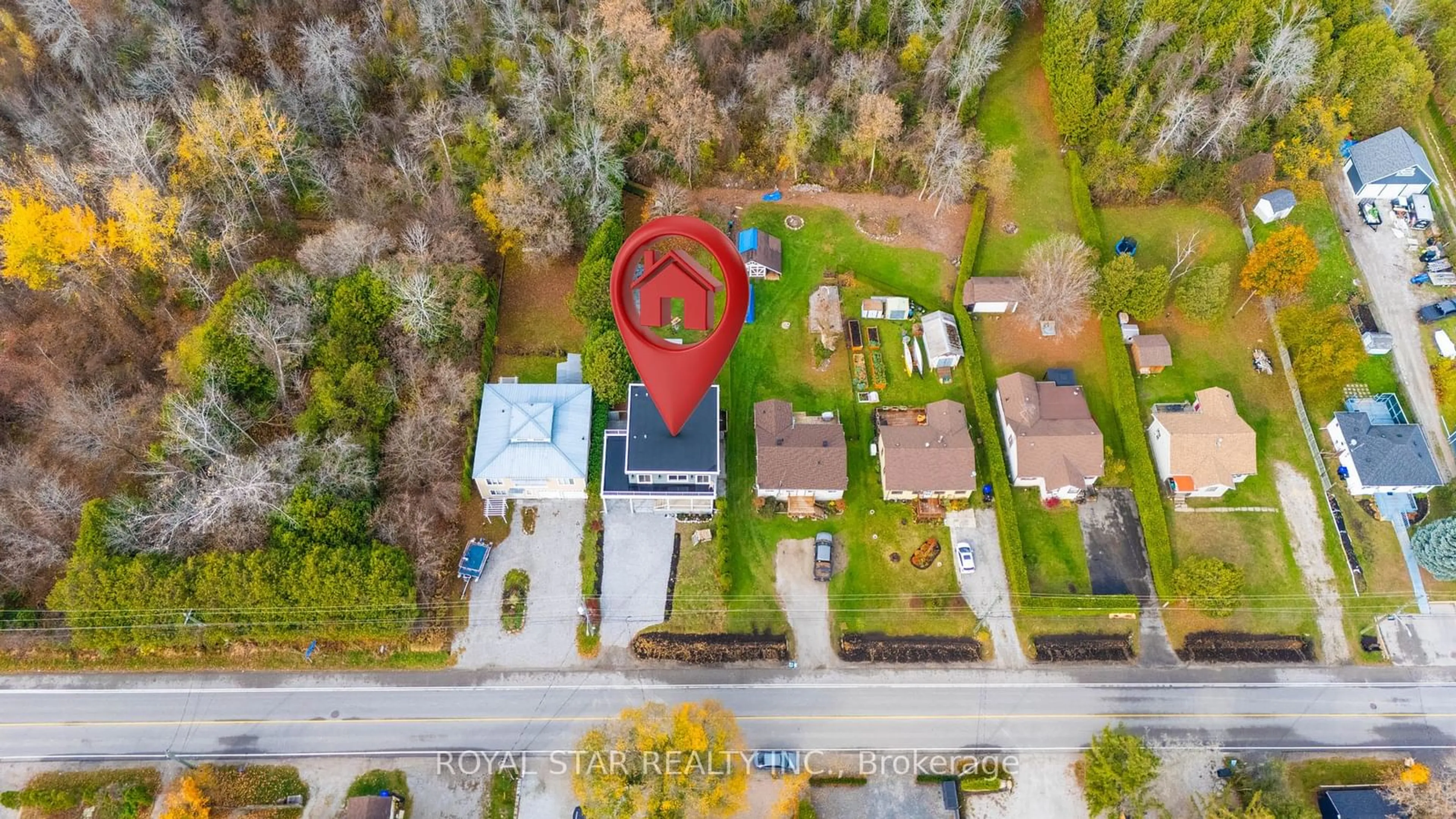 A pic from exterior of the house or condo, the street view for 1372 Maple Rd, Innisfil Ontario L0L 1W0