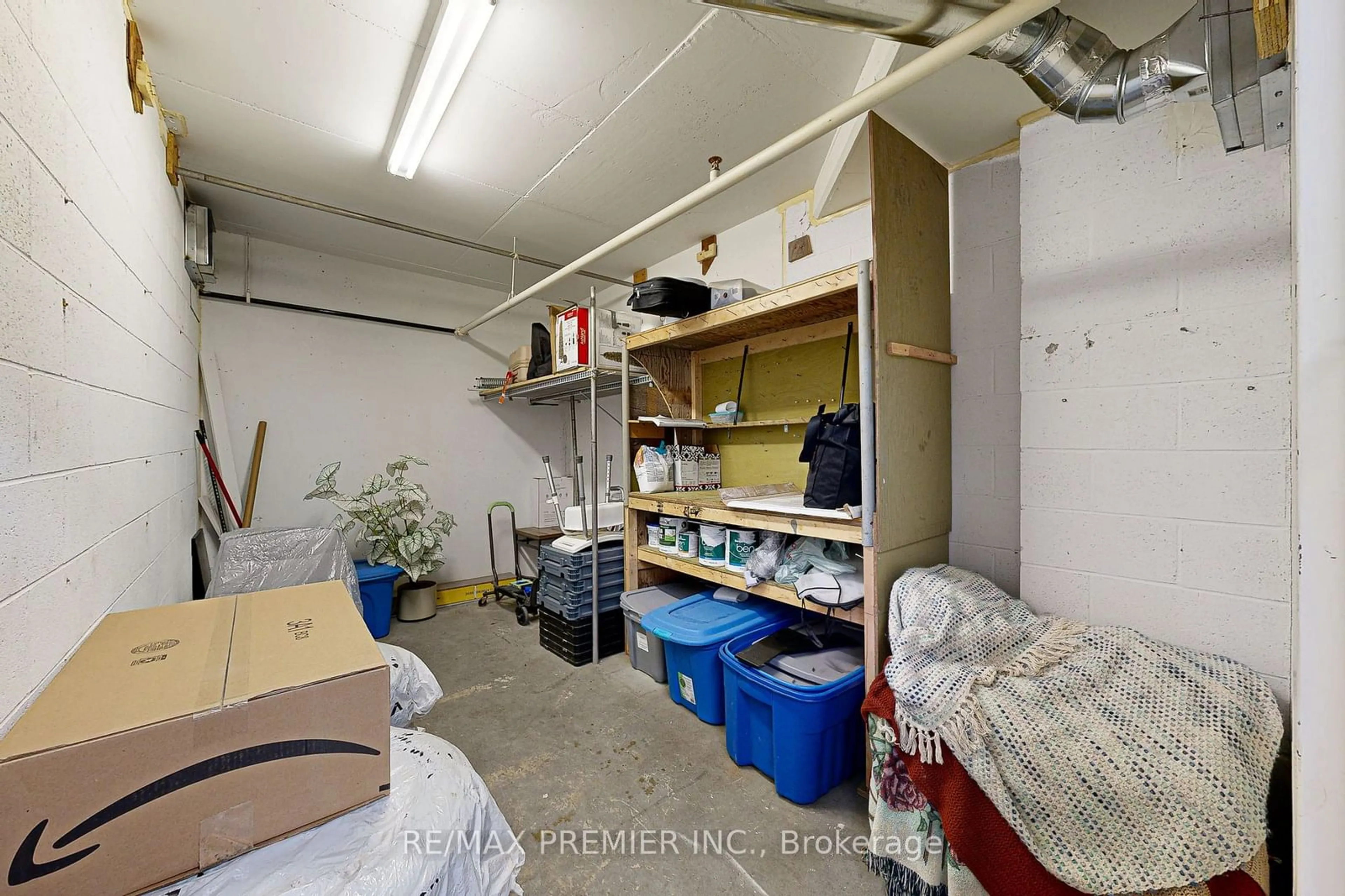 Storage room or clothes room or walk-in closet for 9225 Jane St #STE412, Vaughan Ontario L6A 0J7